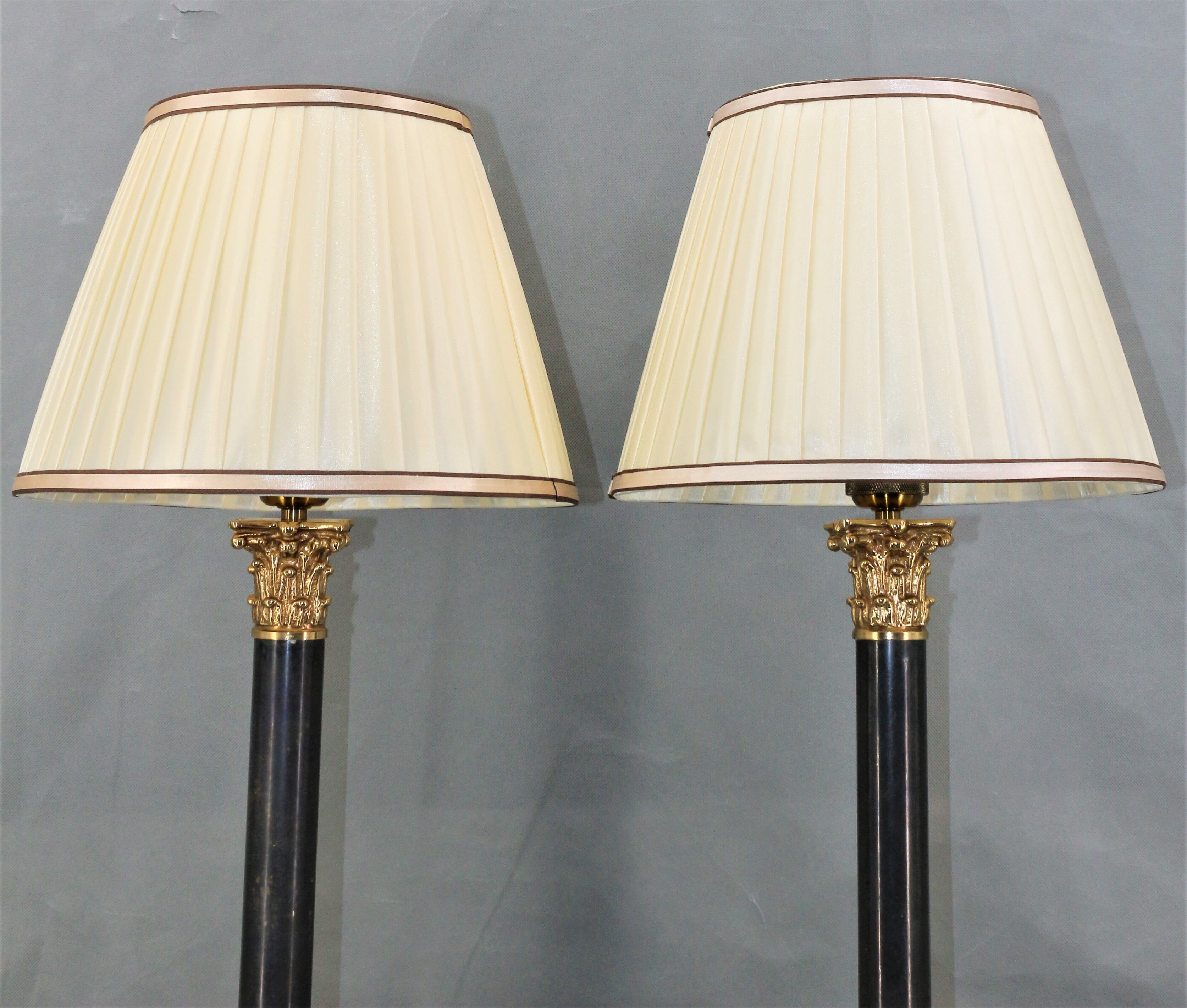 Pair lamp in bronze corinthians patinated lampshade pleated with stripes square foot