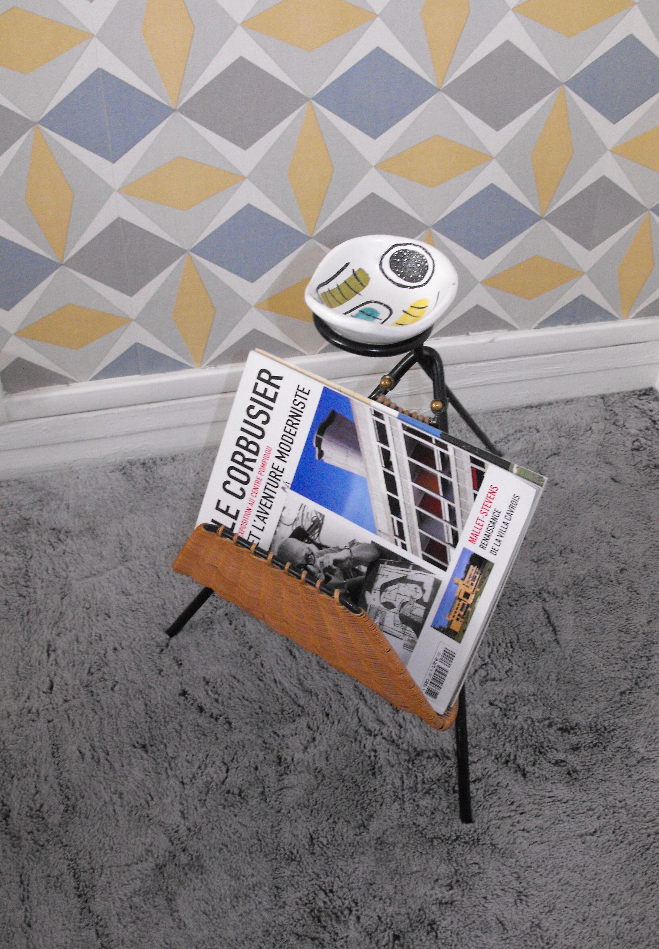 Magazine holder 50s .