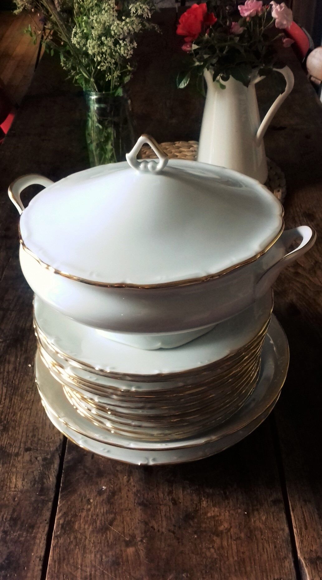 Lot 6 assiettes creuses avec plat rond porcelaine blanche dorure Sologne Lamotte