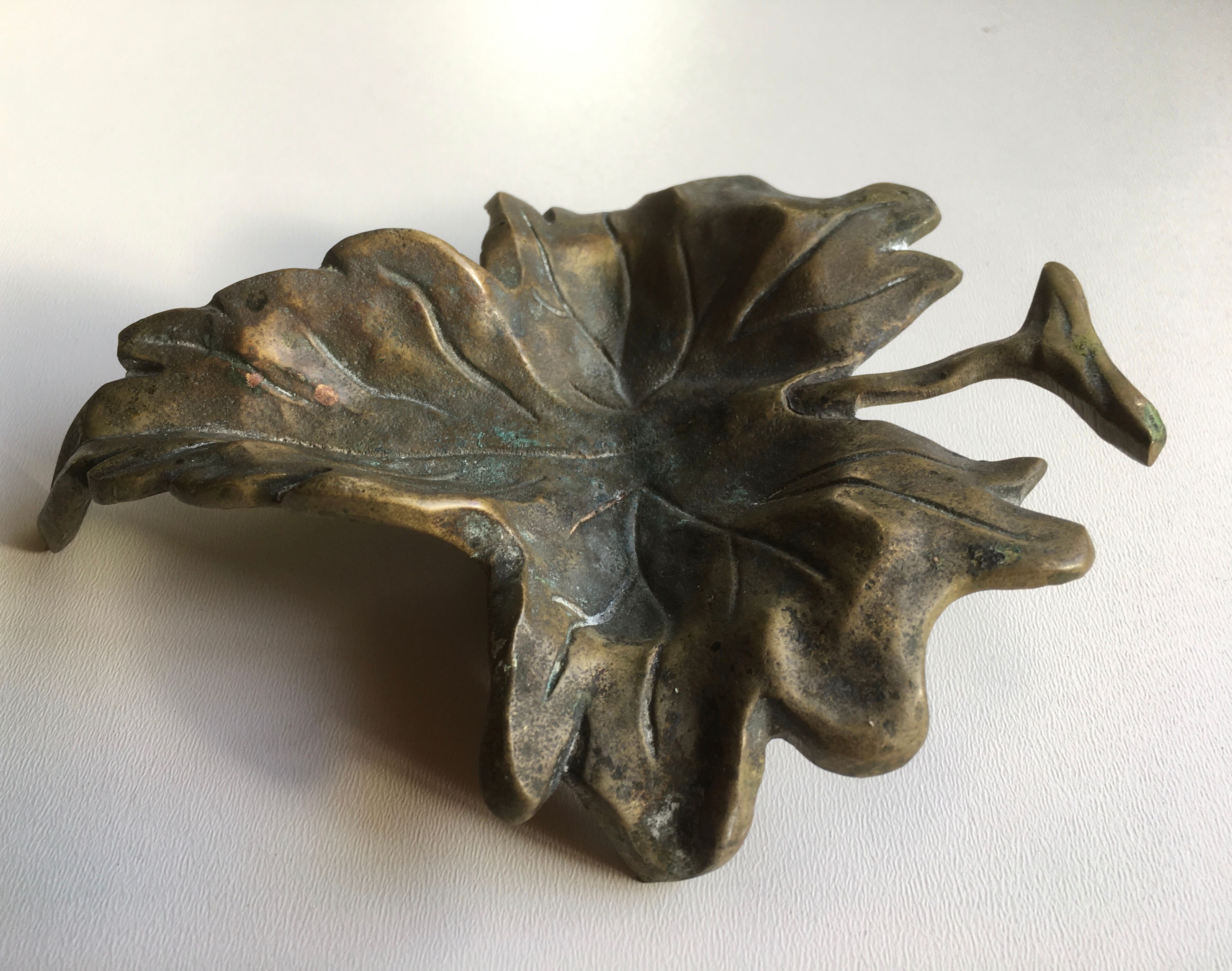 Empty pocket or ashtray leaf in old bronze