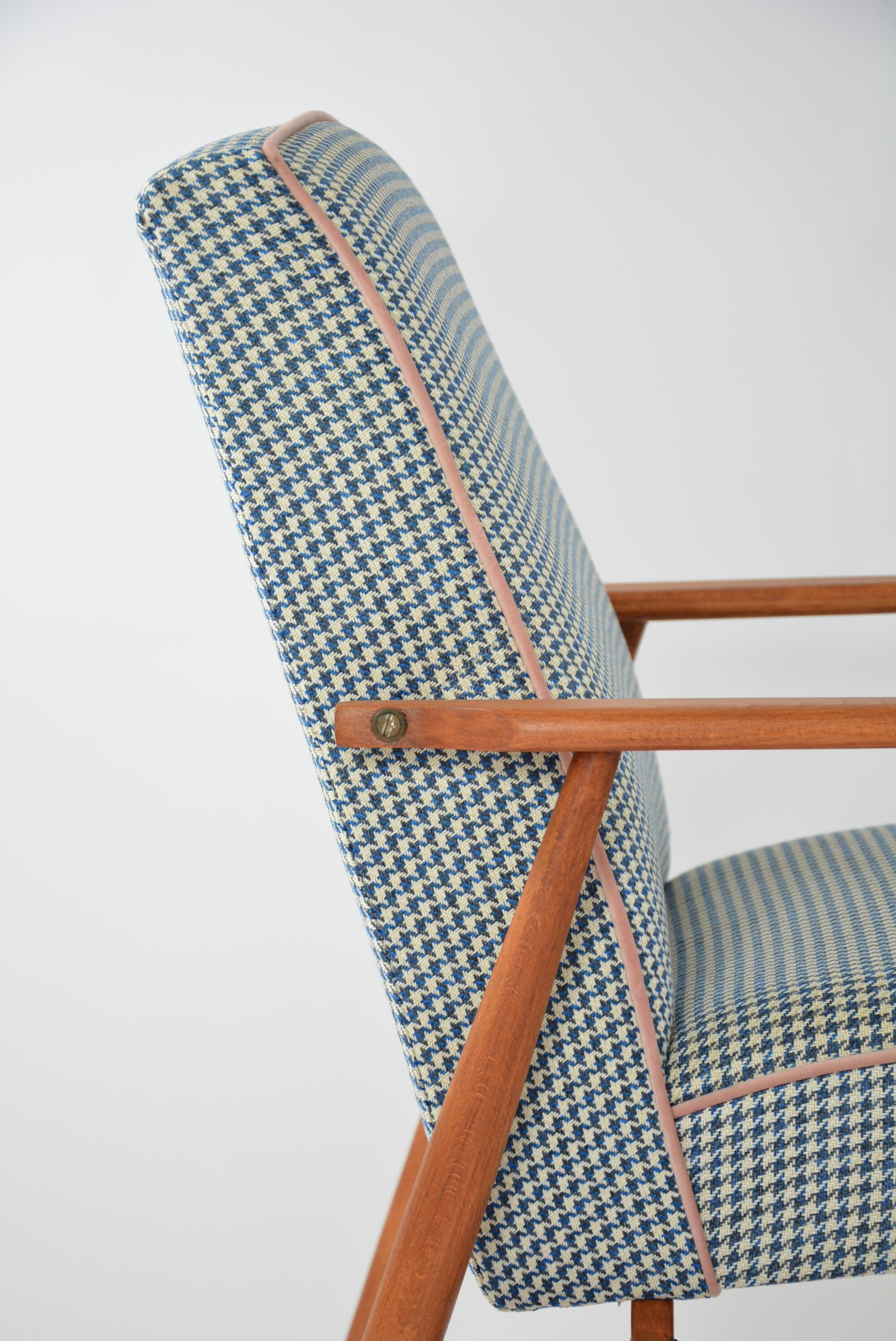 Fox chair blue hen's feet