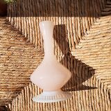 Petit vase en opaline rose