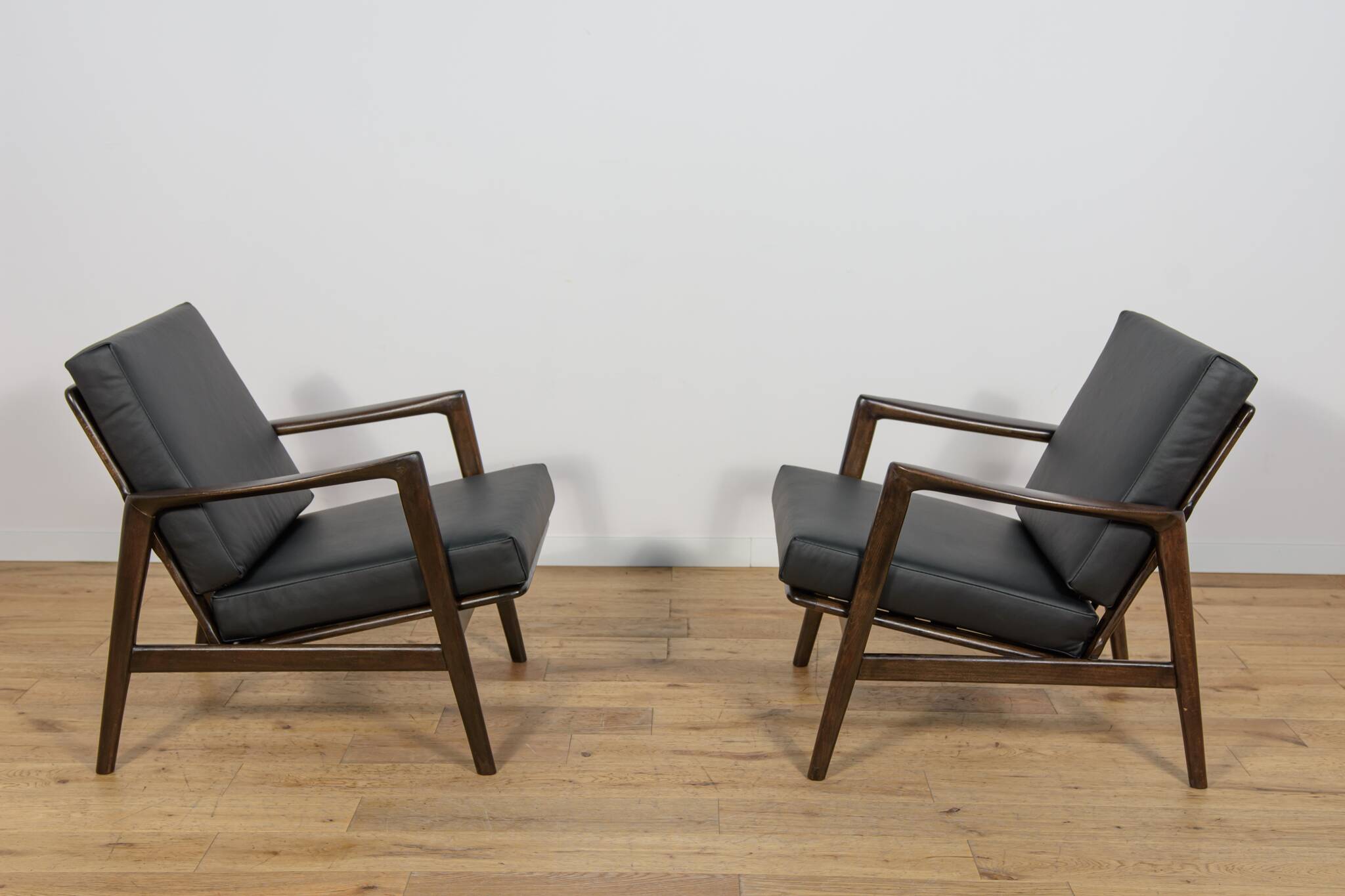 Model 300-139 Armchairs from Swarzędz Furniture Factory, Poland, 1960s, Set