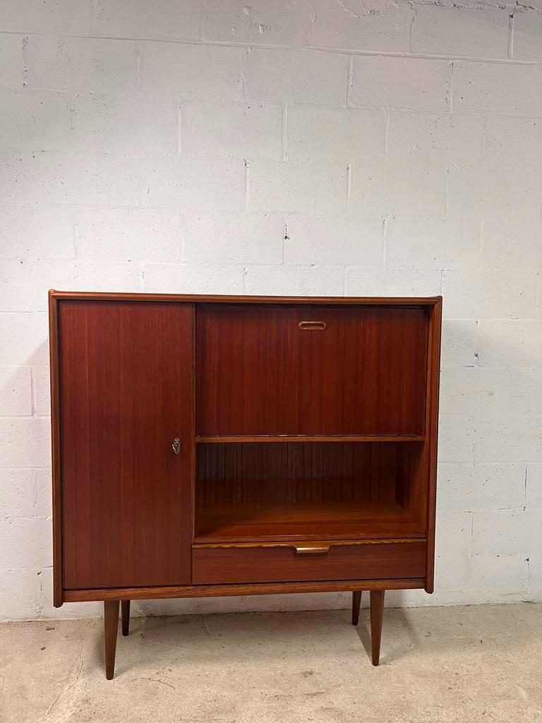 Vintage teaken cabinet / bar cabinet / wall unit