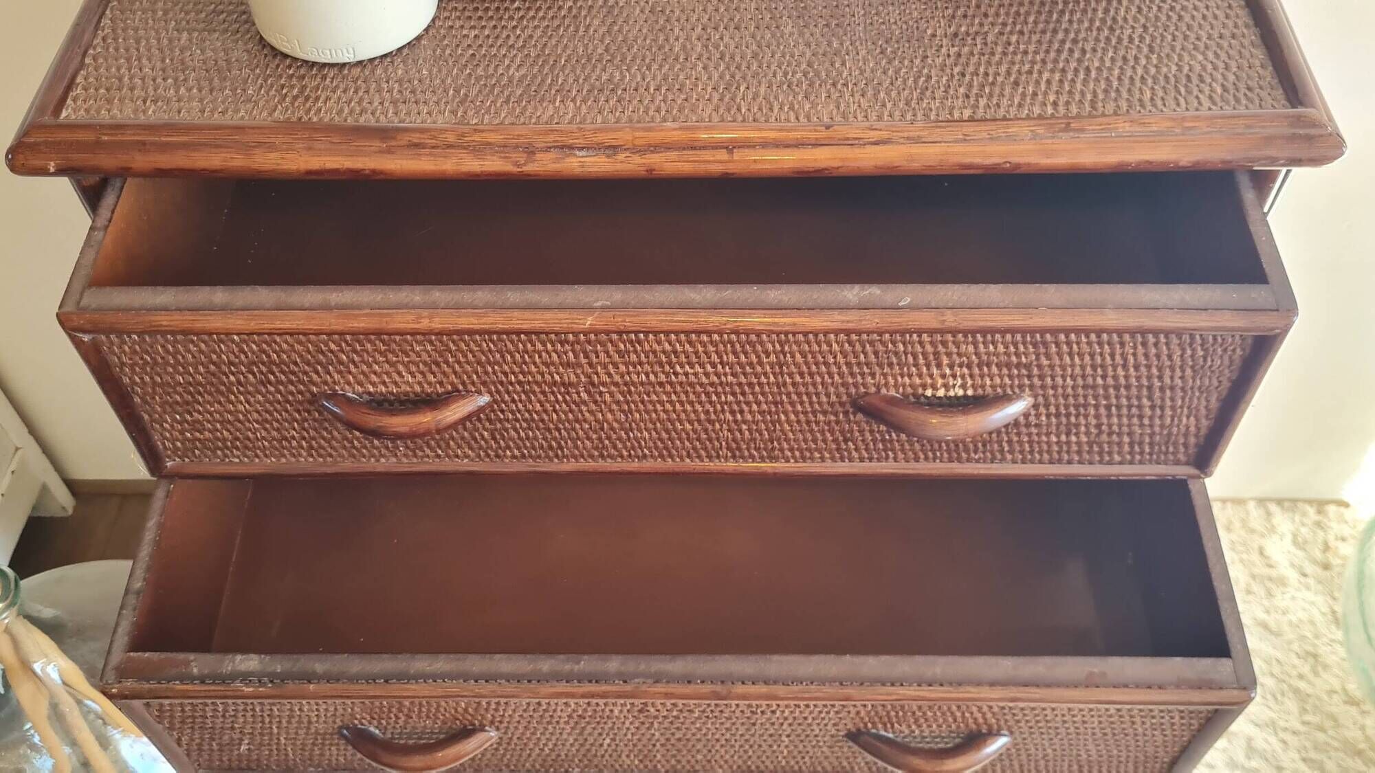 Commode en rotin vintage circa années 70