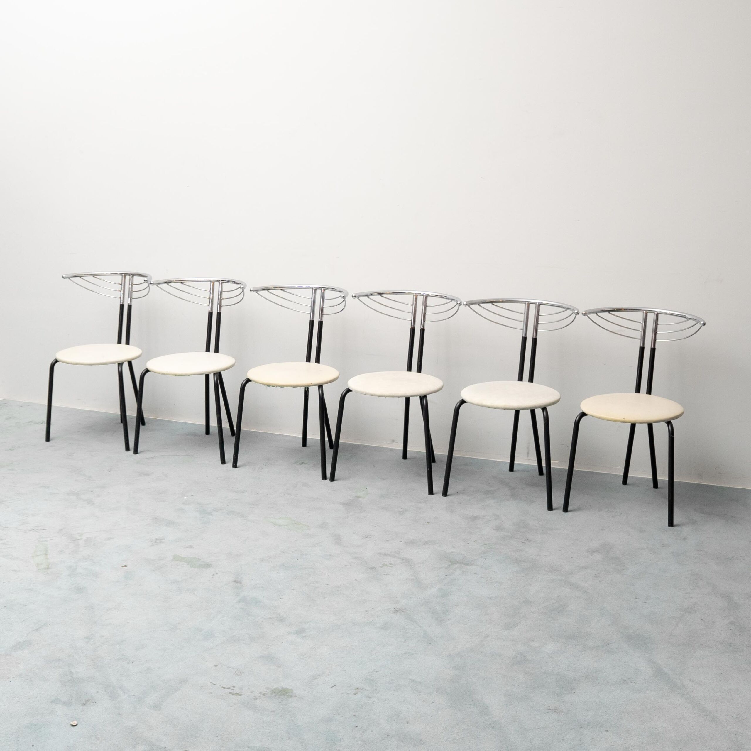 Set of 6 vintage chairs in chromed metal and white fabric, 1980s modernism