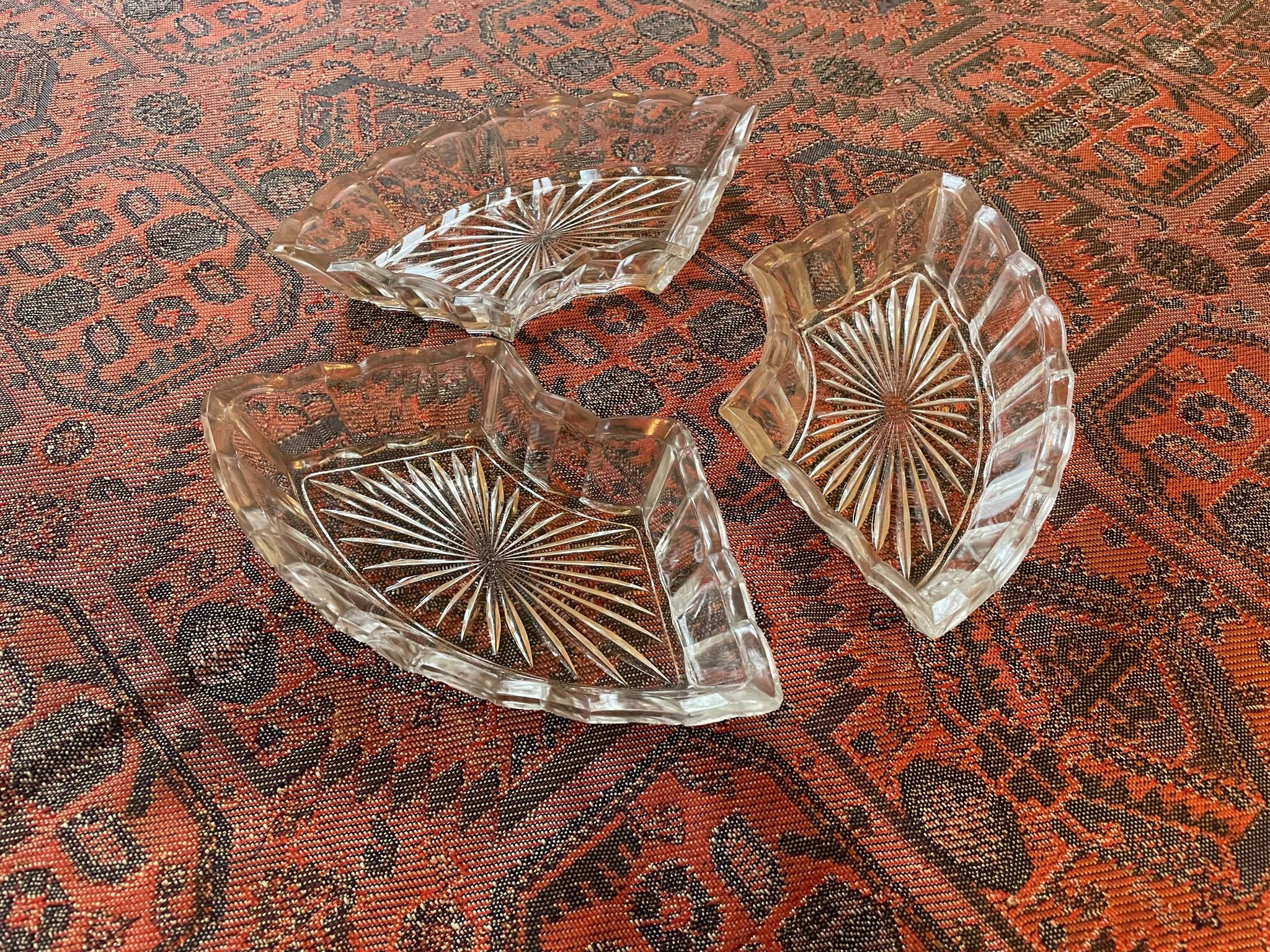 Lot 3 coupelles apéritif en verre taillé - anciennes, vintage