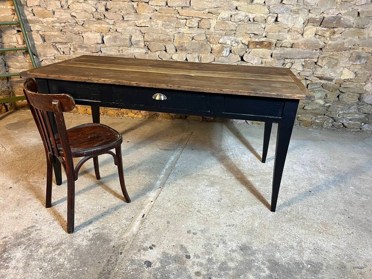 Farmhouse table - black legs