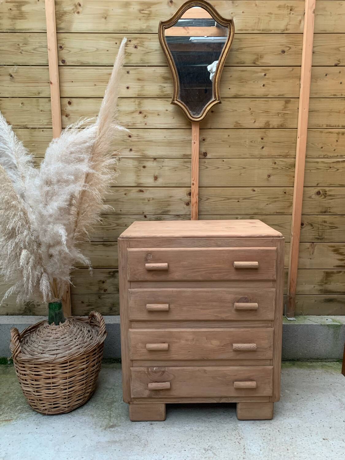 Antique chest of drawers