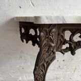 Console victorienne en demi-lune en métal brun avec plateau en marbre blanc veiné