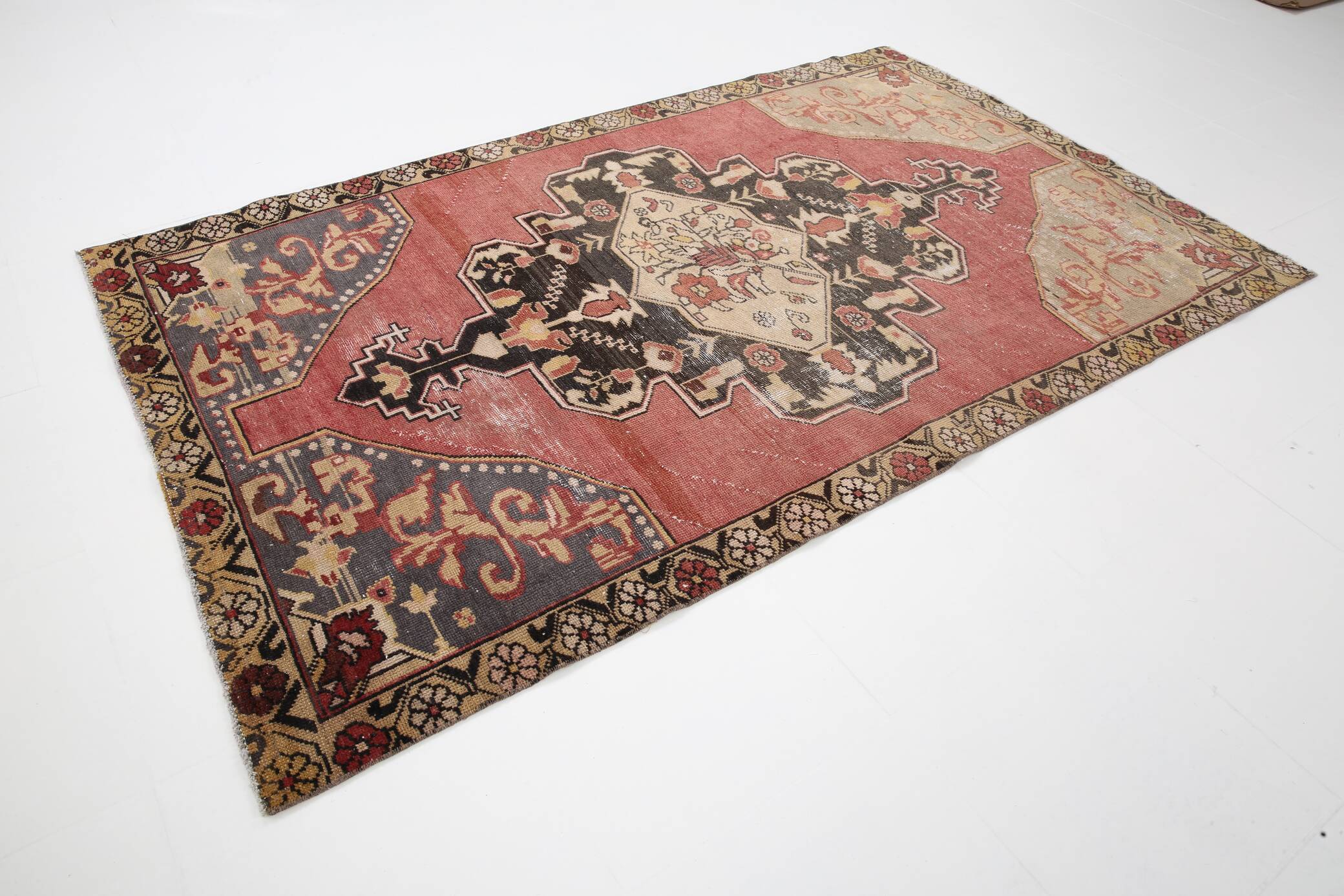 Tapis oriental vintage anatolien rouge bordeaux et noir, laine fait main