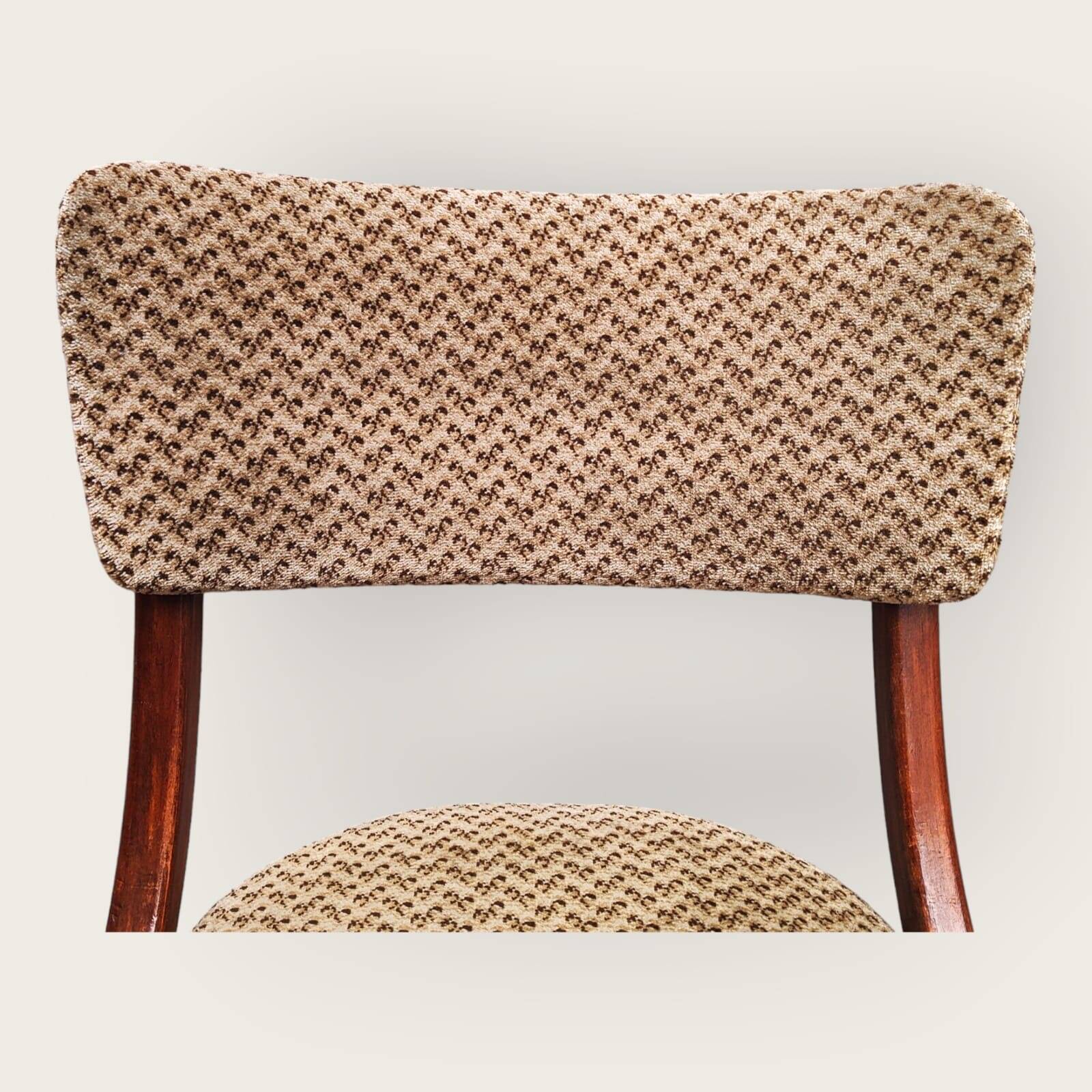 Zes Mid Century stoelen