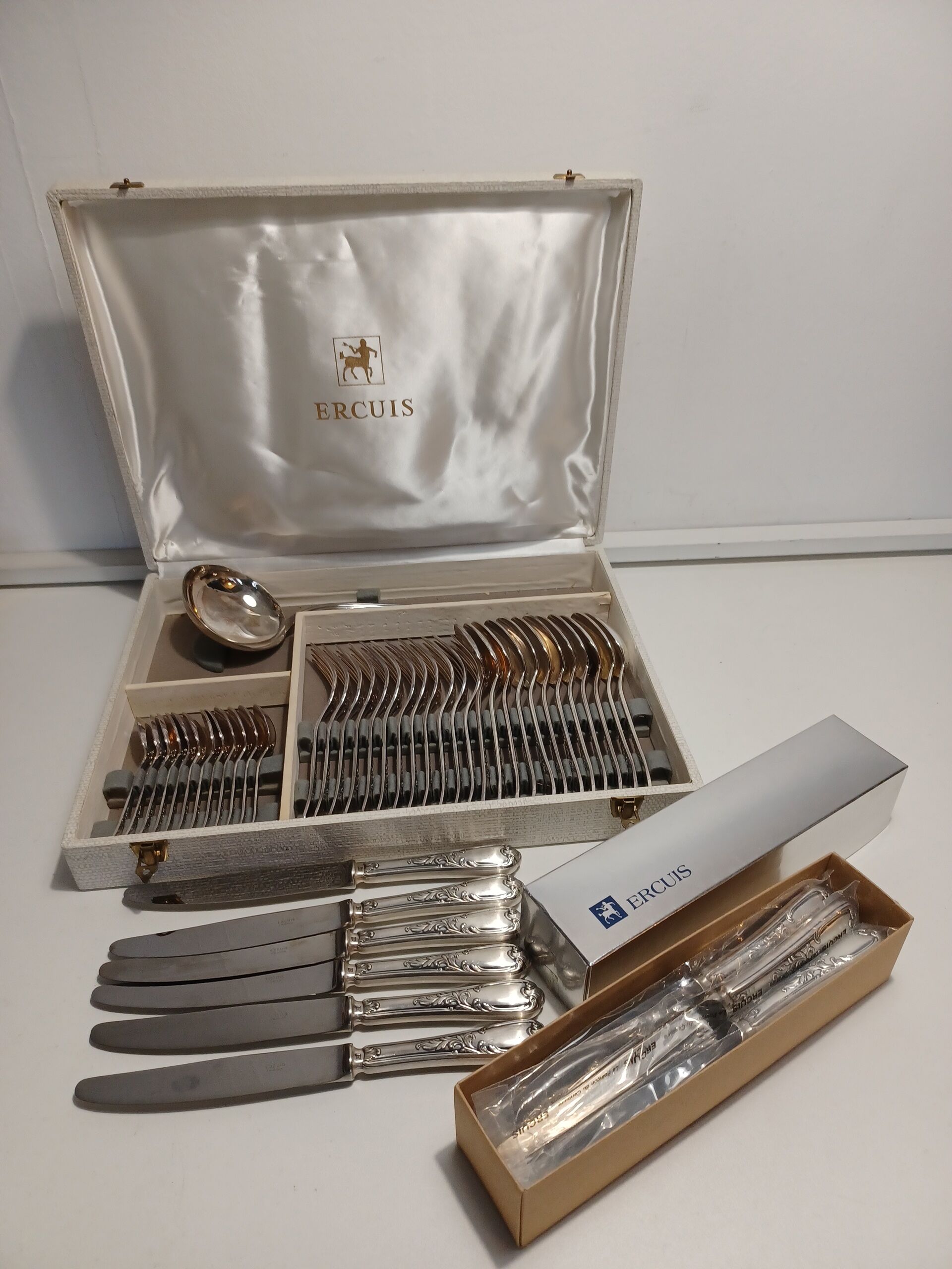 Ménagère ercuis, model du barry, 49 pieces in silver metal.