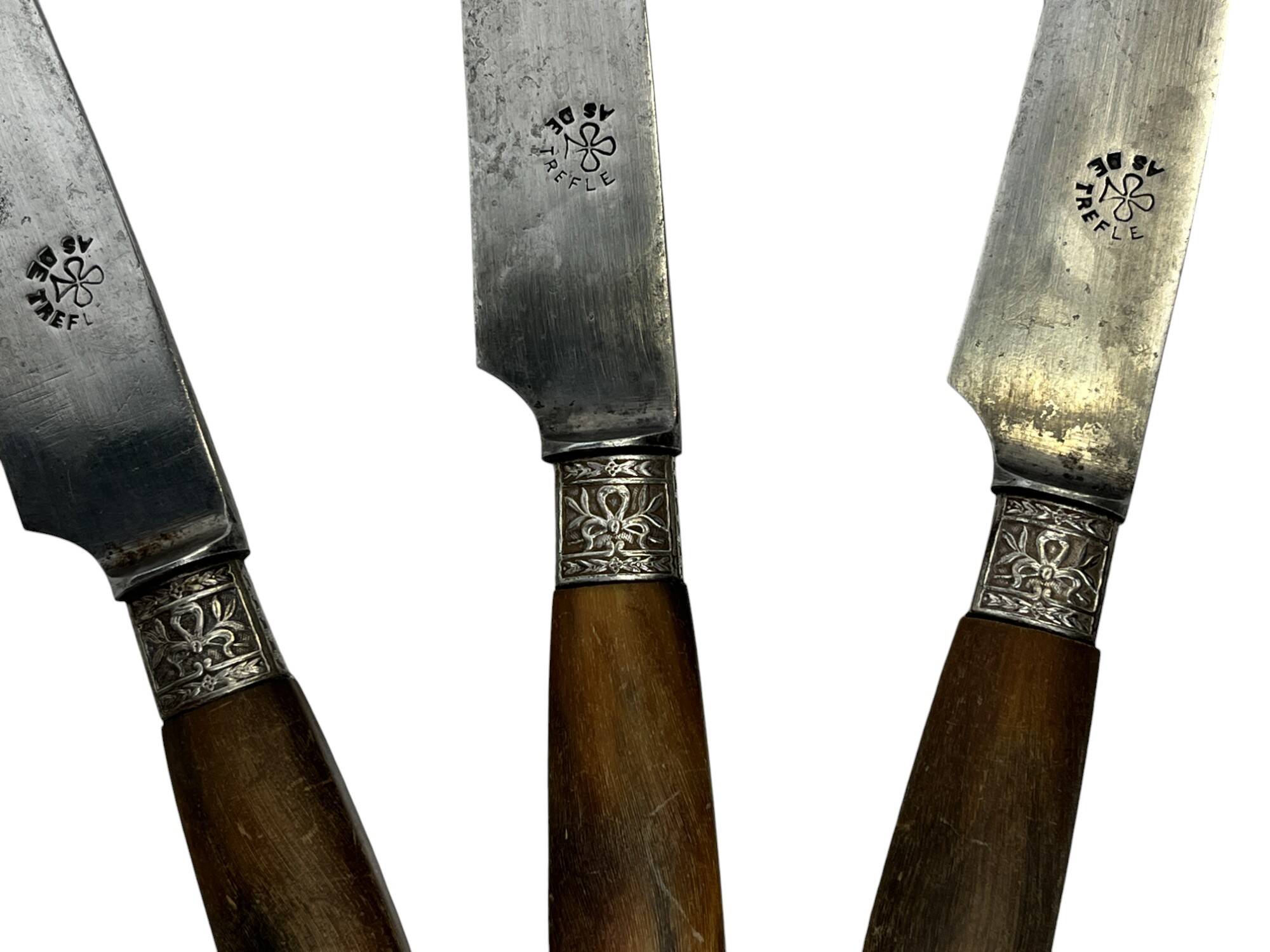 12 Ace of Clubs knives with horn handle, silver-plated metal ferrule, late 19th century