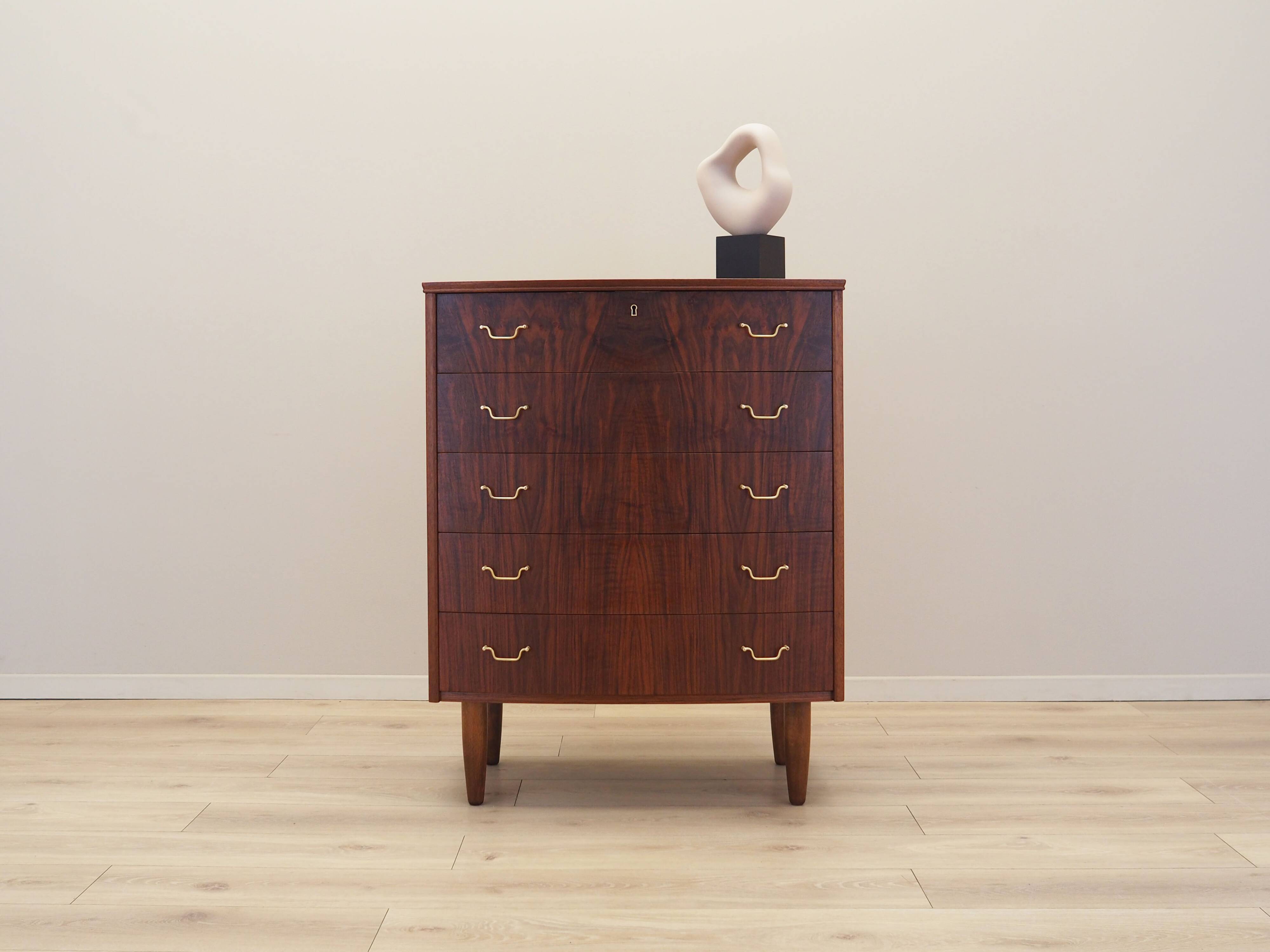 Commode en noyer, design danois, années 1970, production : Danemark