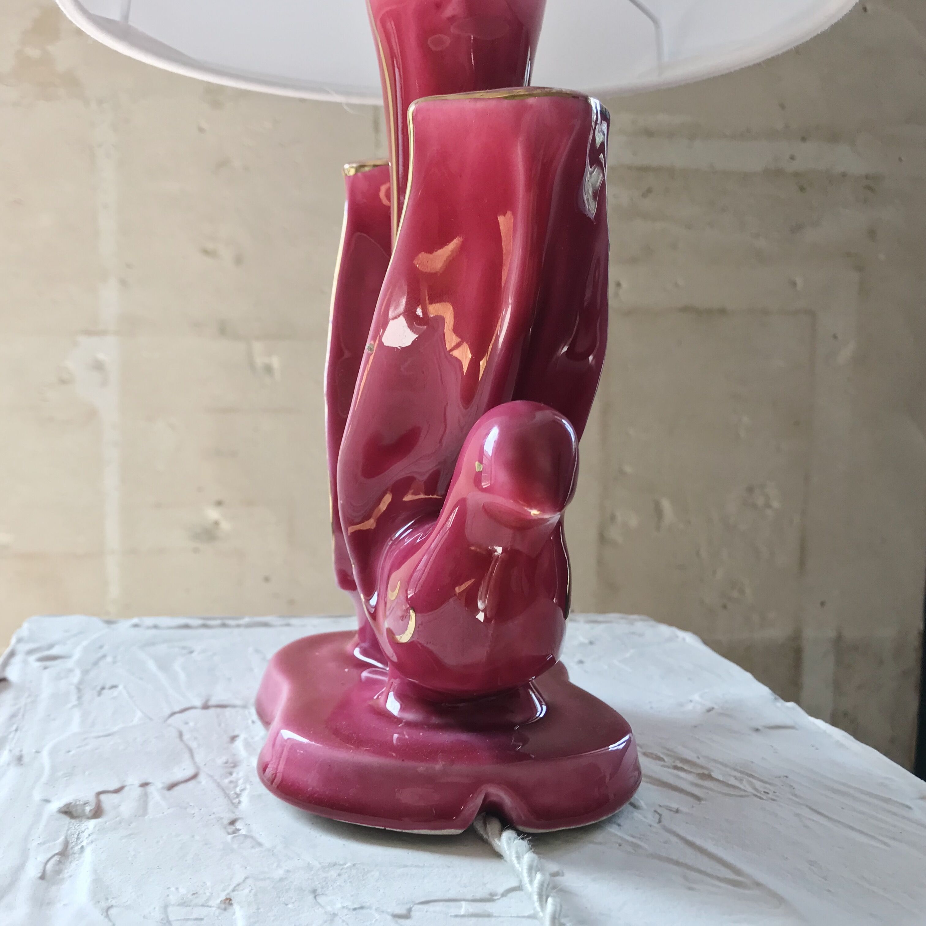 Lampe céramique, rose et doré,  de François Lembo 1960