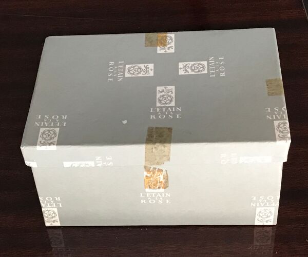 6 tasses en provenance d'un ancien stock étain à la rose