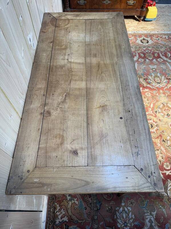 Bureau plat en merisier époque Louis XVI