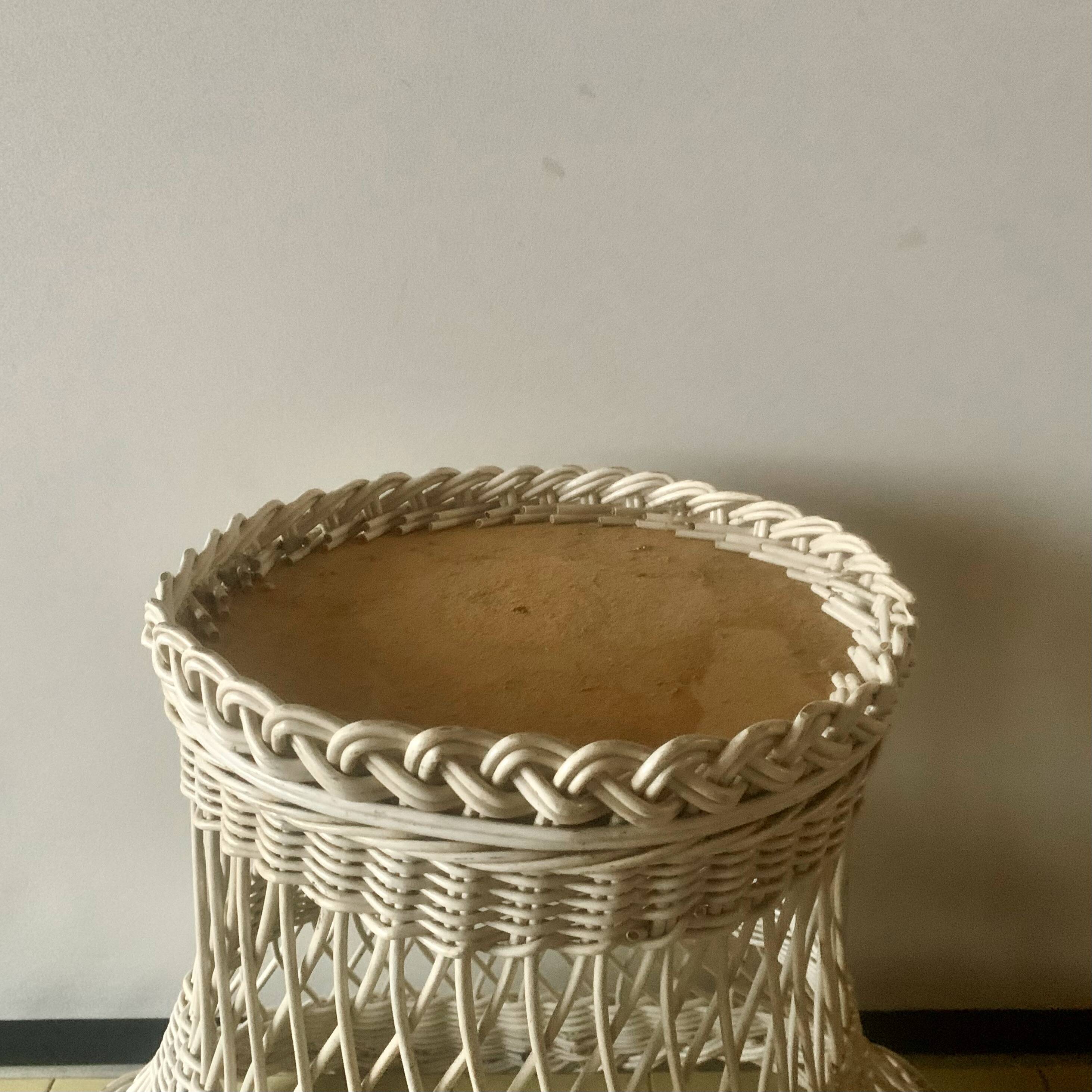 Large vintage wicker basket -