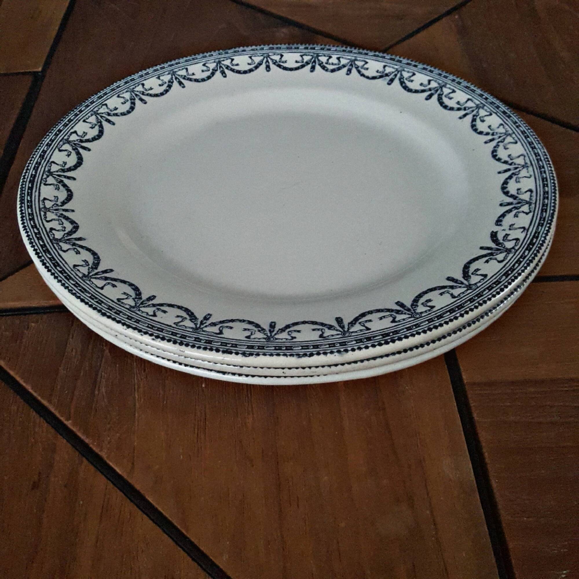 3 flat iron earth plates Salin Guirlandes Louis XVI model