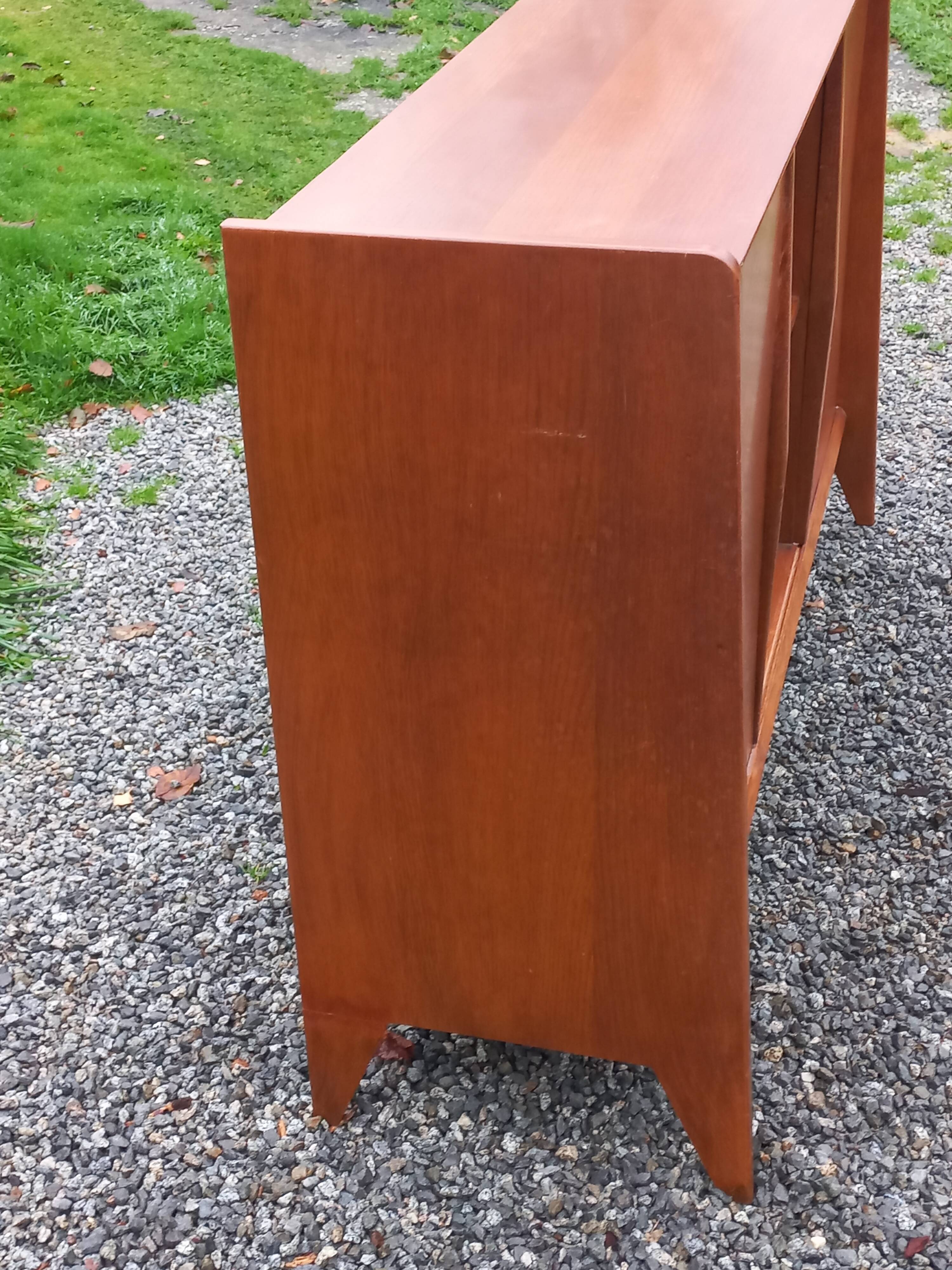 Enfilade vintage en chêne doré portes coulissantes pieds compas 1950