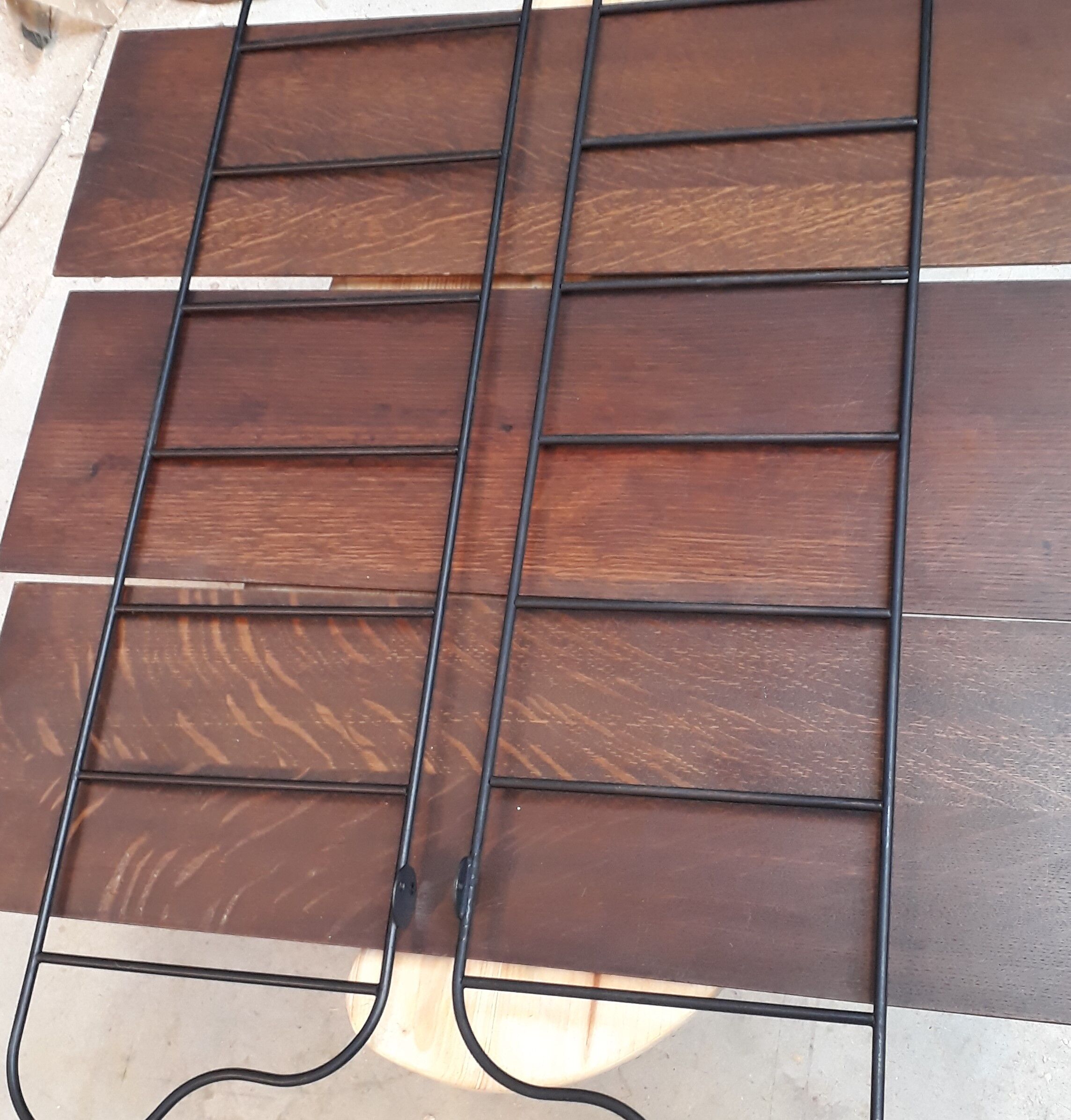 Scandinavian floor 1940 has 50 tomado, steel and 3 trays 65x19. Wooden plating bisted 60x86 super and