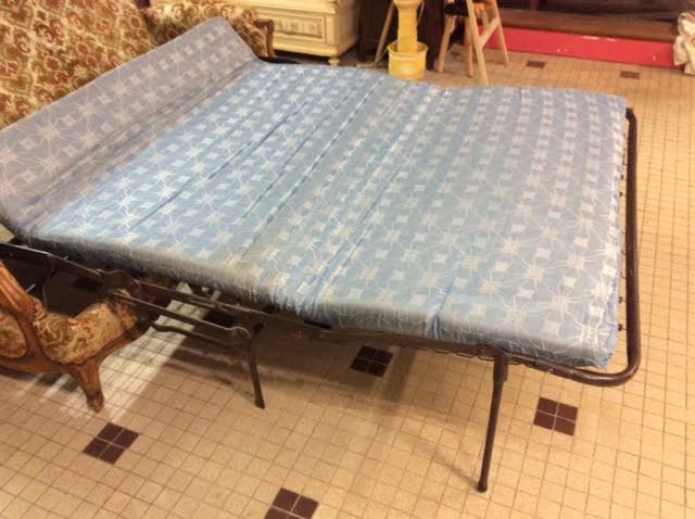 Old sofa bed 3 places