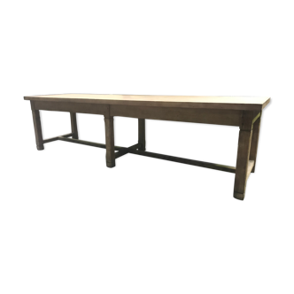 Oak draper table with an aero-crossed cropped