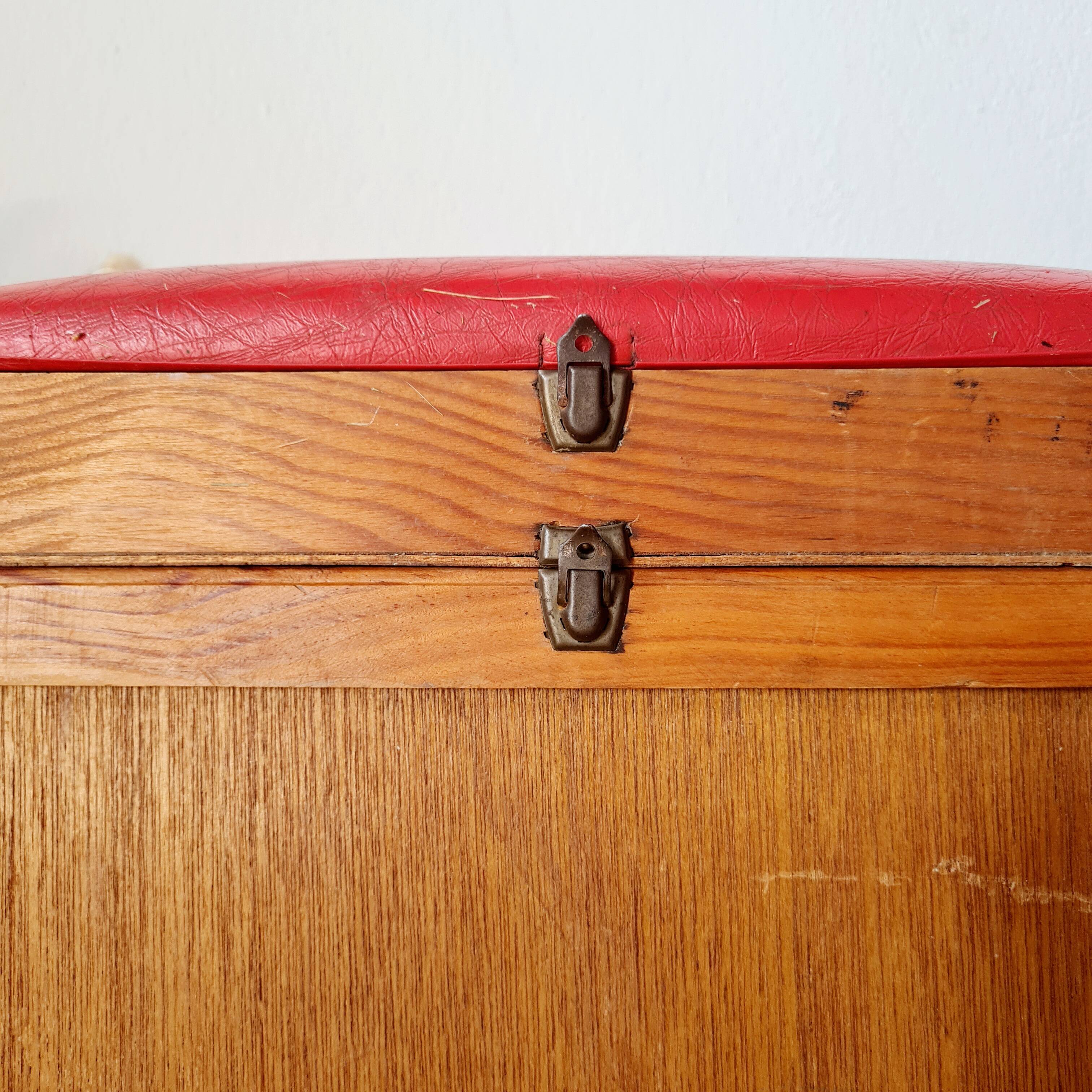 Vintage fisherman’s chest – Work stool with faux leather seat