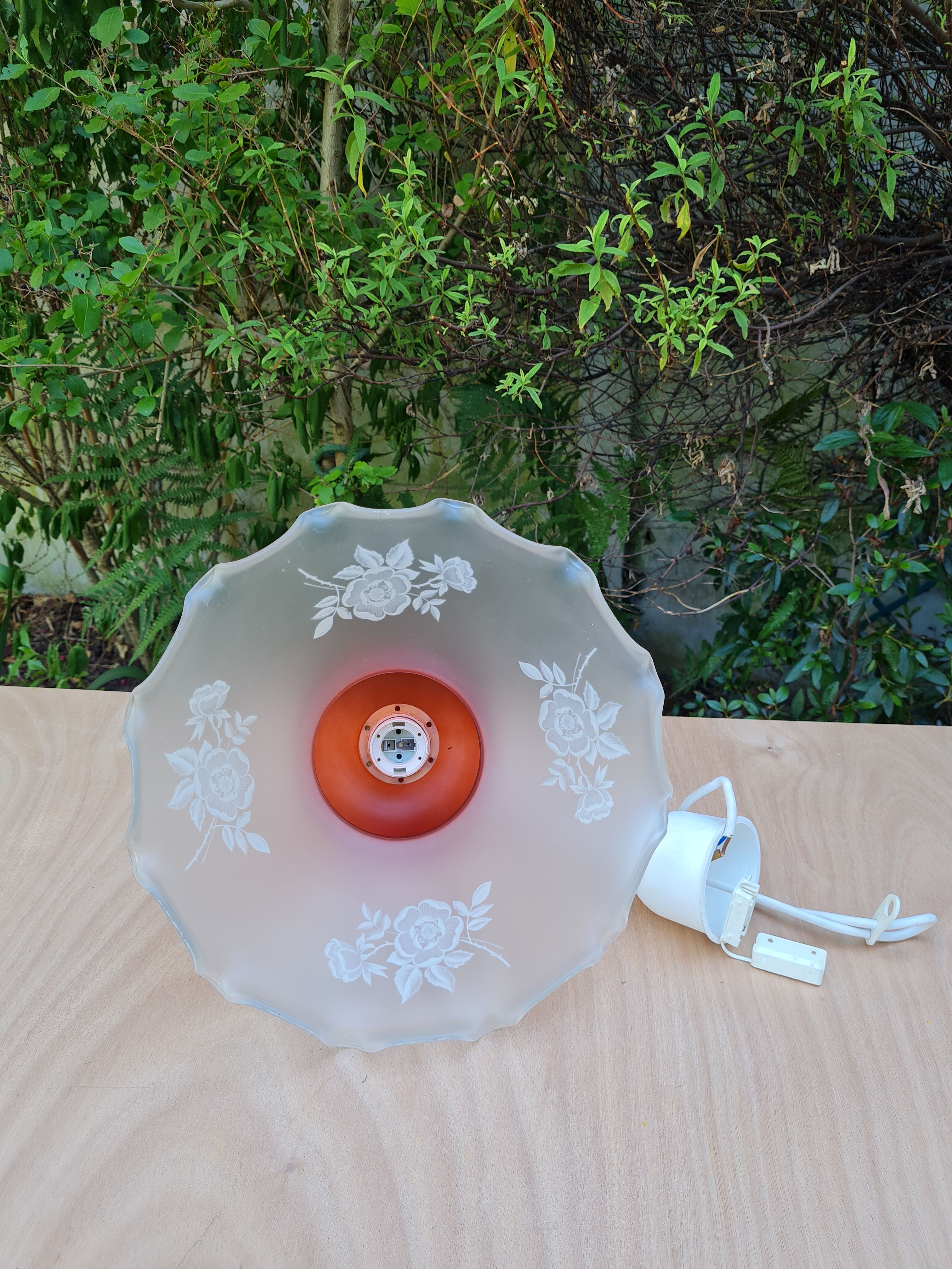 Vintage frosted glass suspension