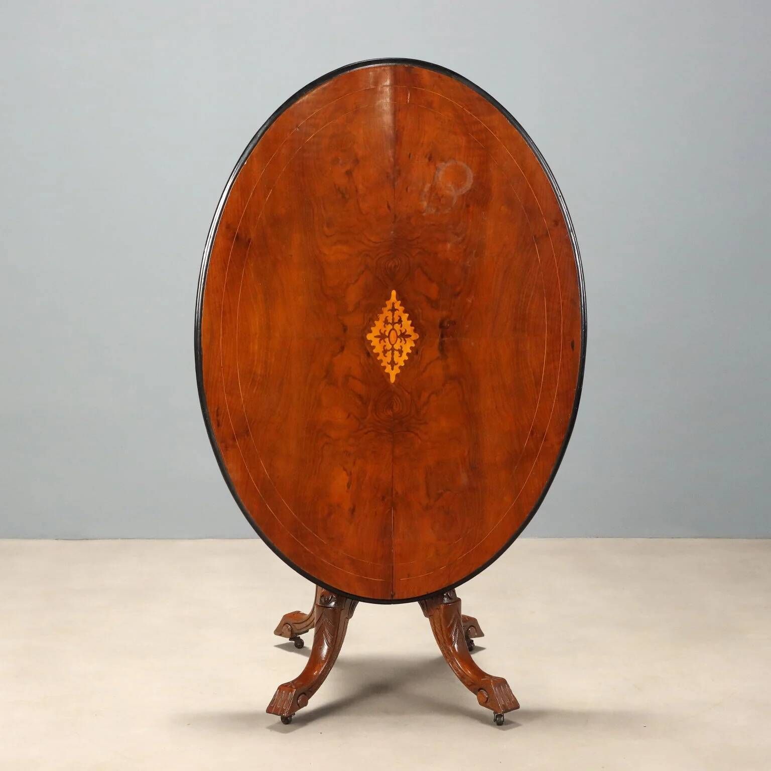 Antique walnut table with marquetry top, United Kingdom, 19th century.