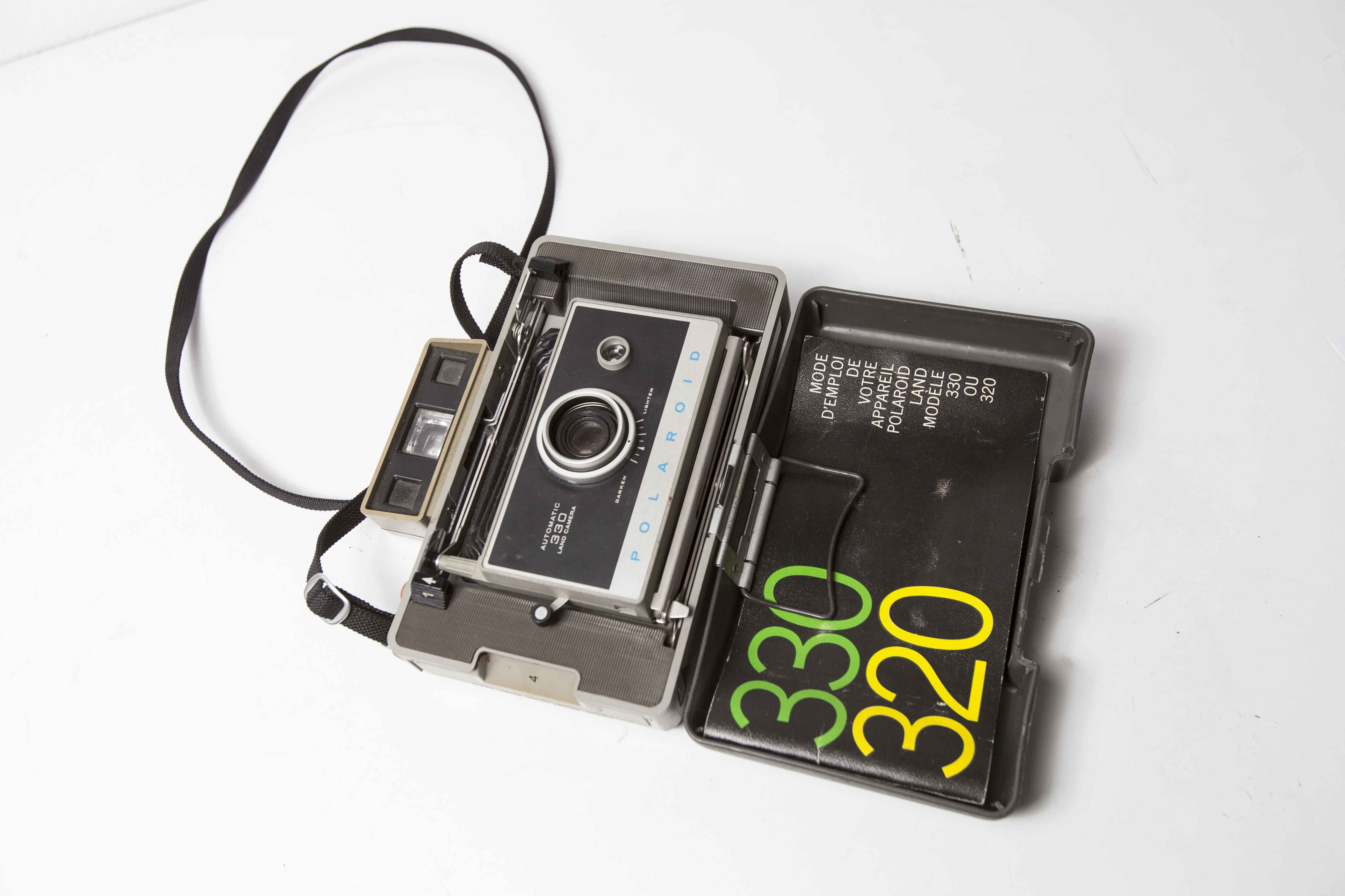 Camera polaroid automatic 330 land camera