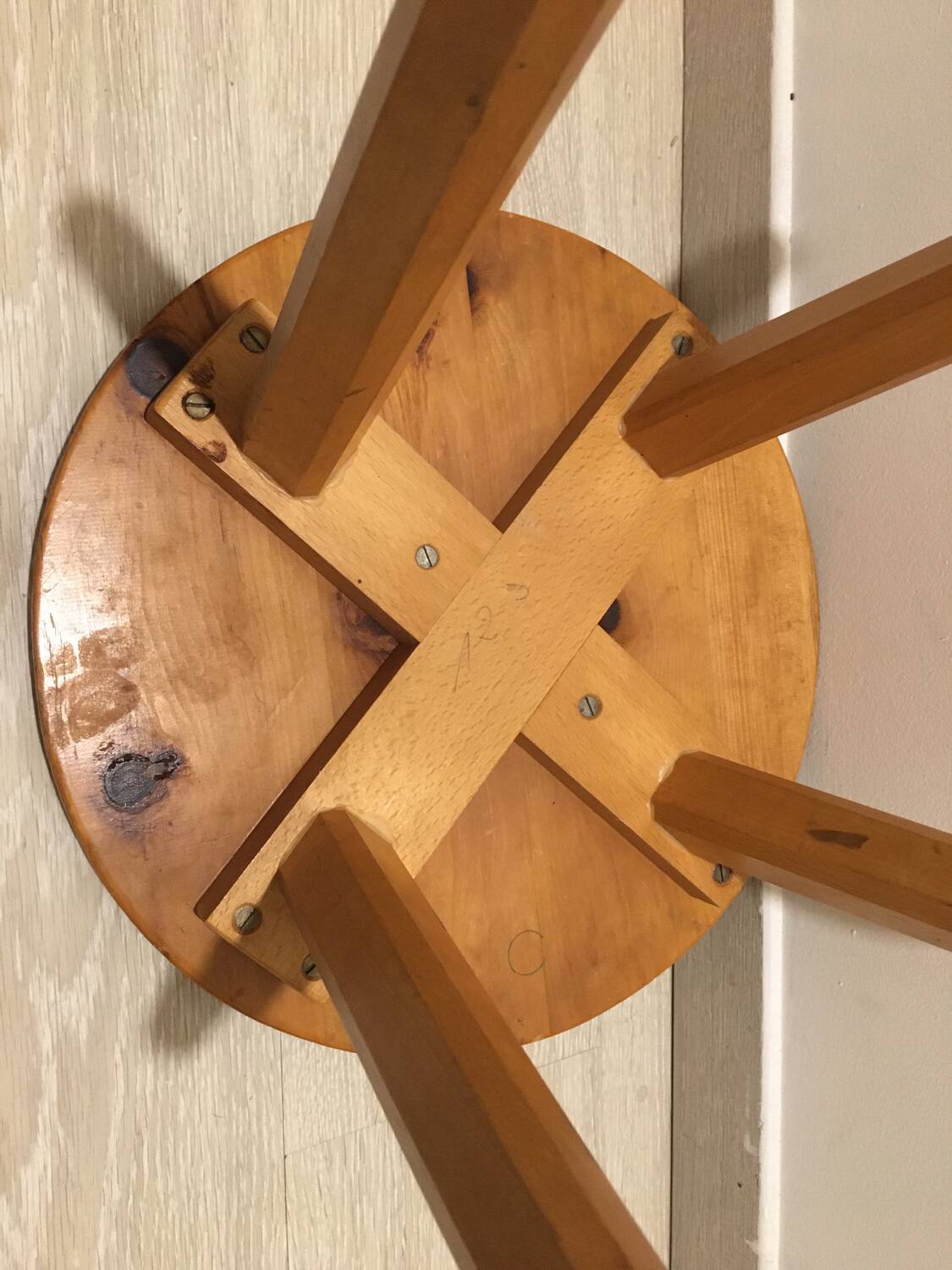 Tabouret rond en bois