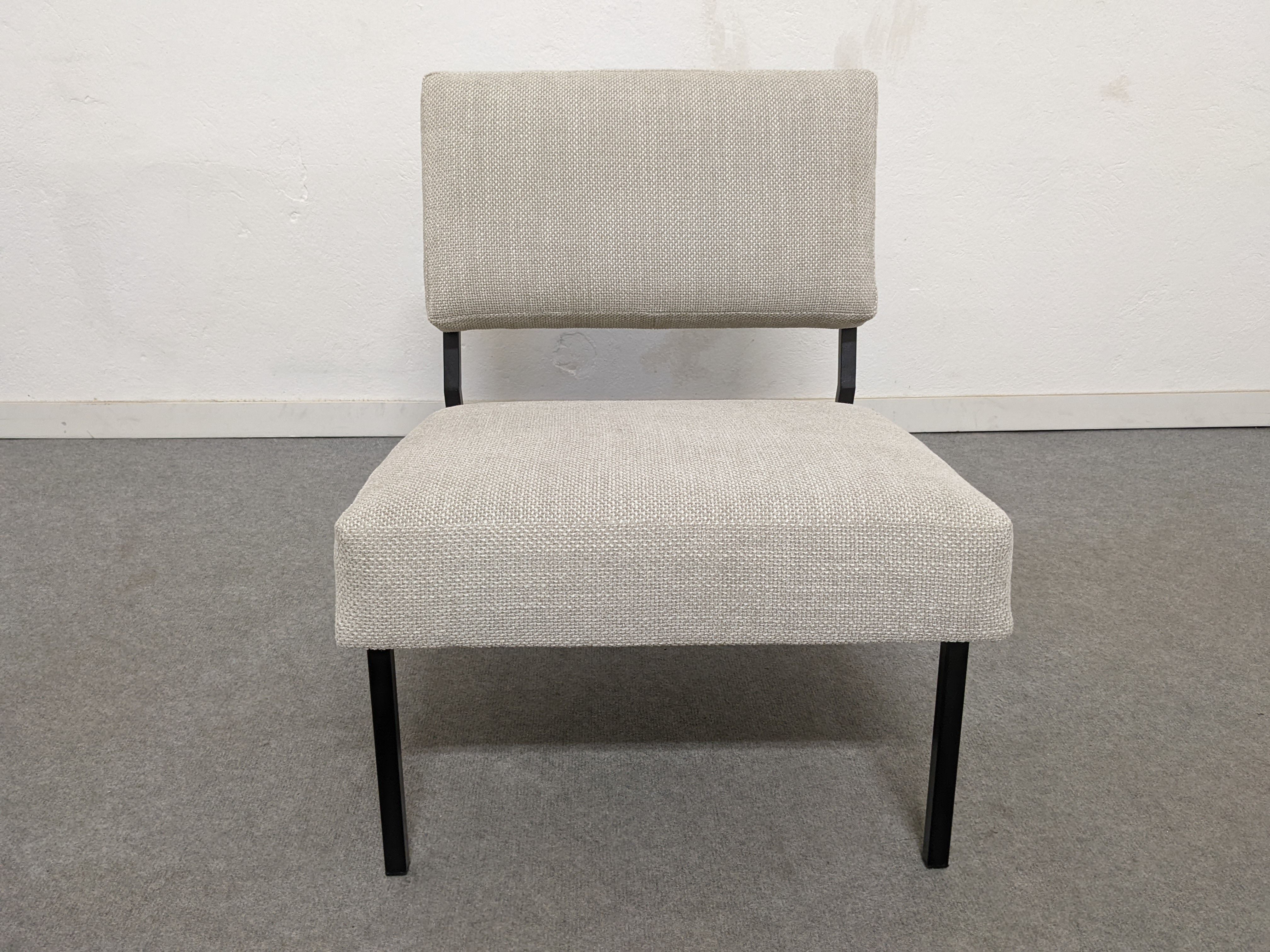 Series of 3 modernist drivers of the 50s /60s and their ottomans