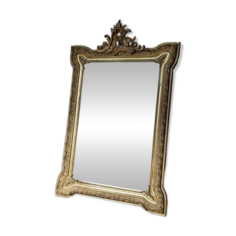 Mirror with an antique pediment