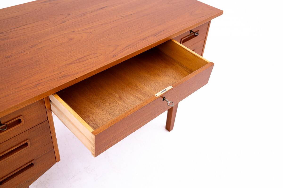 Bureau en teck, Danemark, années 1960.