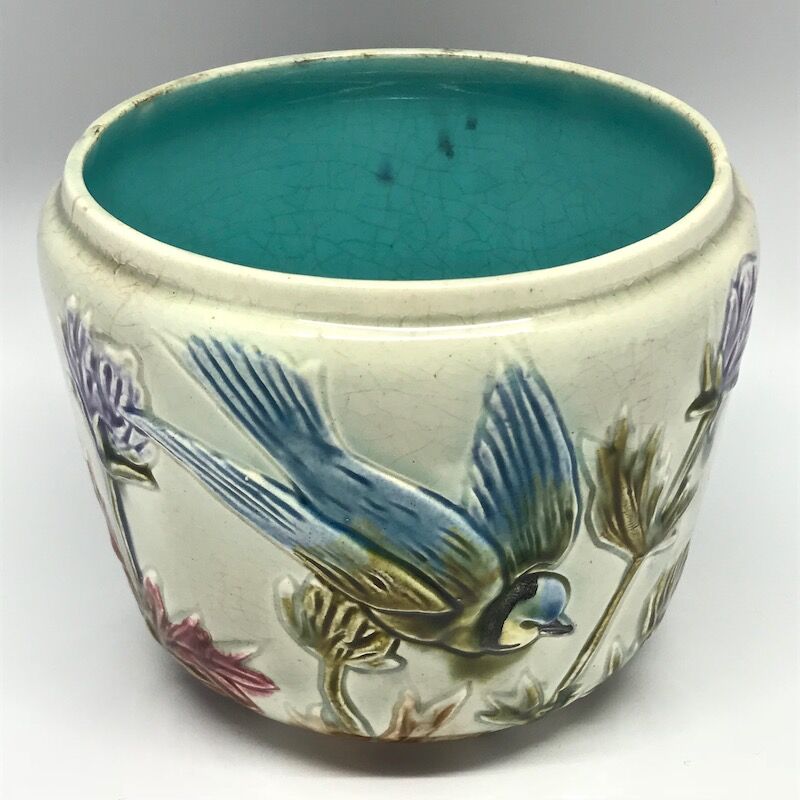 Small pot-pot in dabbling