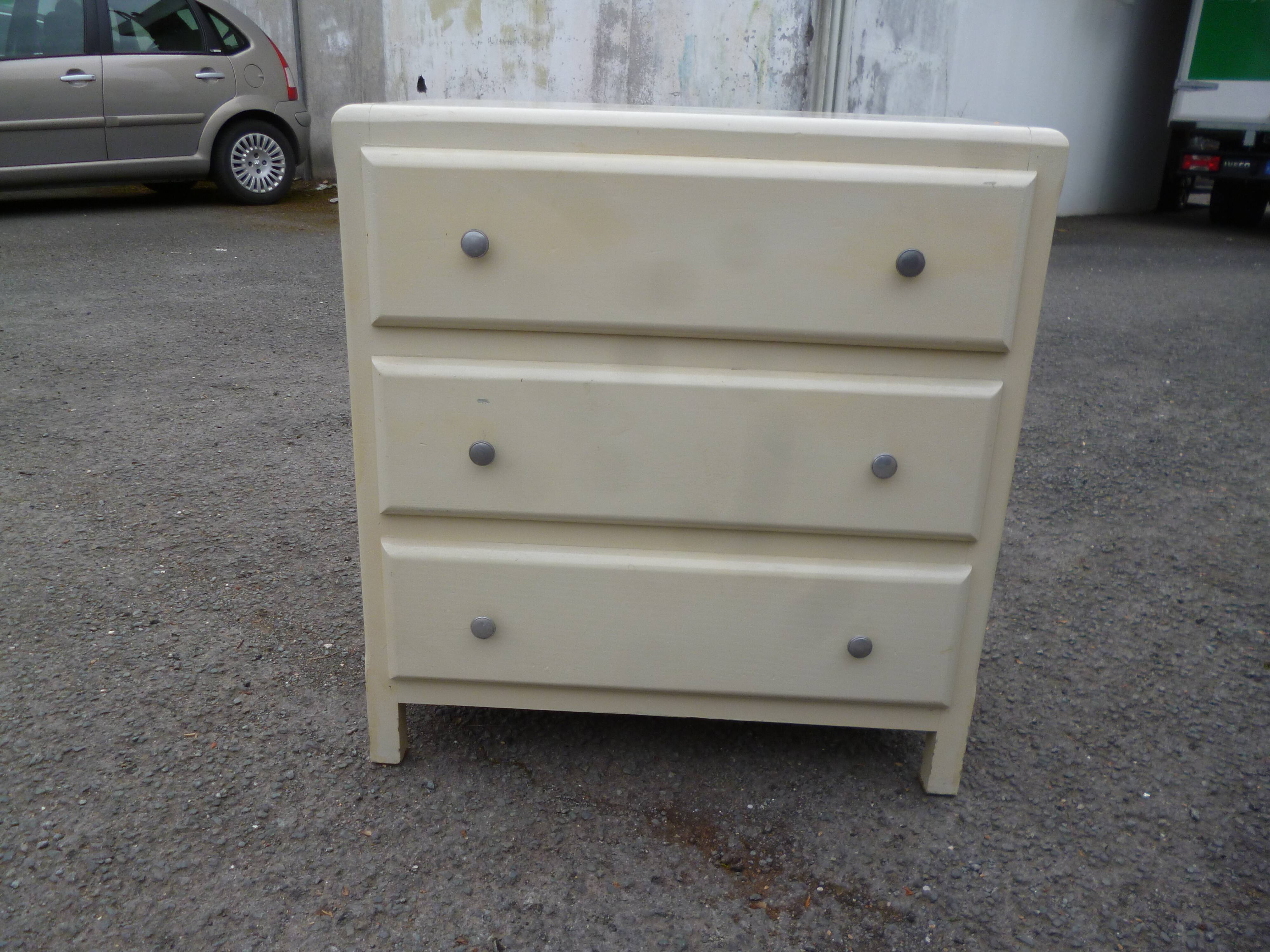 Small parisian dresser