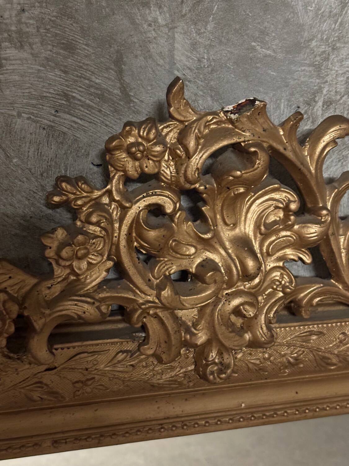 Miroir doré ancien motif floraux 19eme