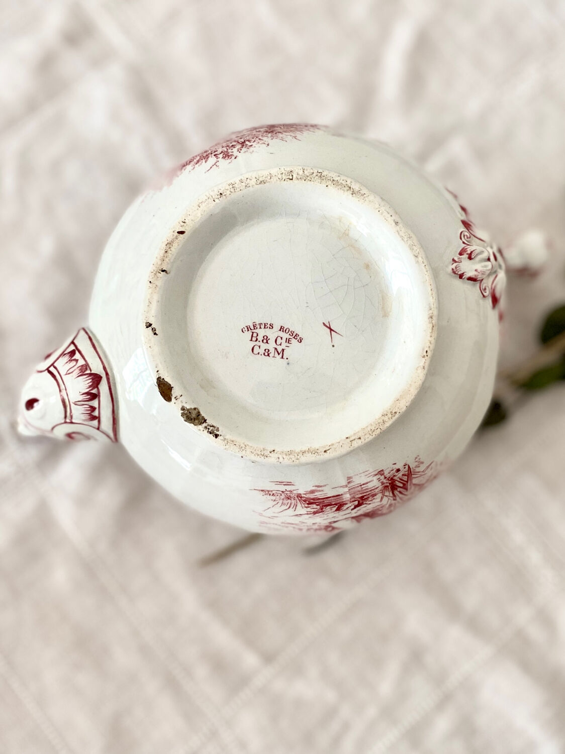 Teapot and its English style sugar bowl fine earthenware from Creil and Montereau. Model "Pink crests" late 19th around 1876