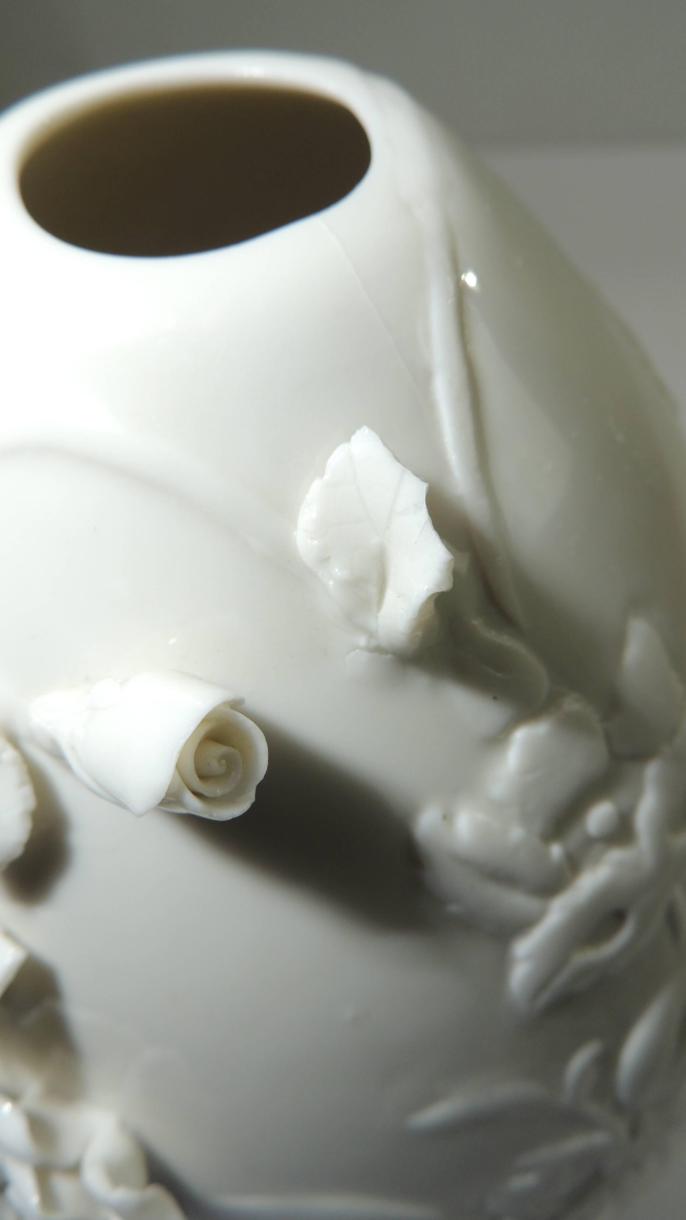 Slush porcelain vase / vintage