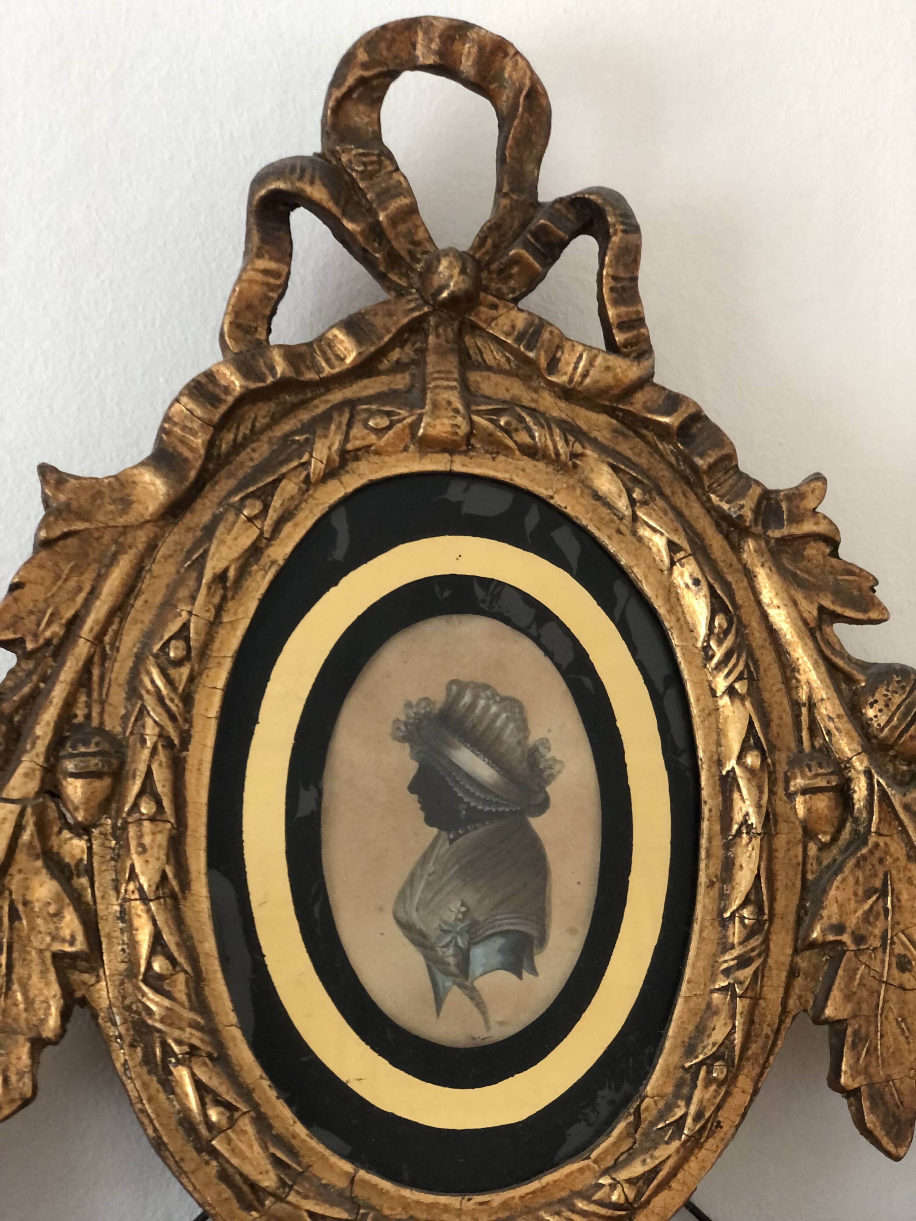 Miroir hollandais Louis XVI en bois sculpté et doré avec verre églomisé du XVIIIe siècle
