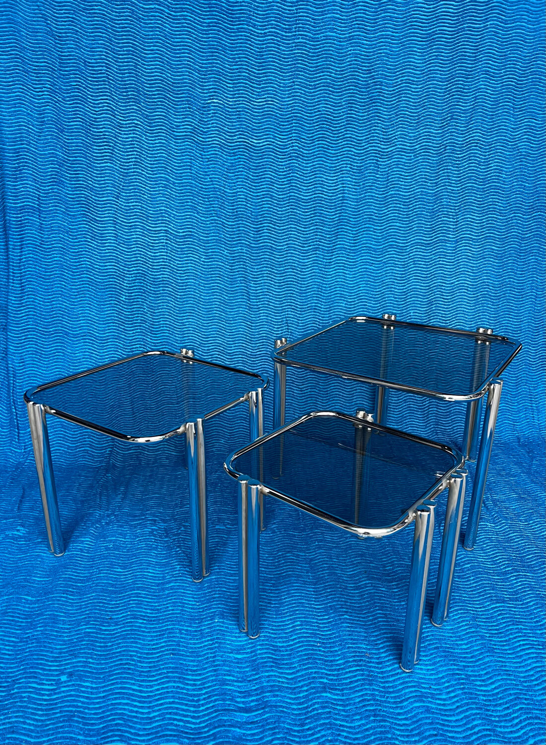 SET OF 3 NESTING TABLES WITH CHROME METAL DOUBLE BASE AND SMOKED GLASS