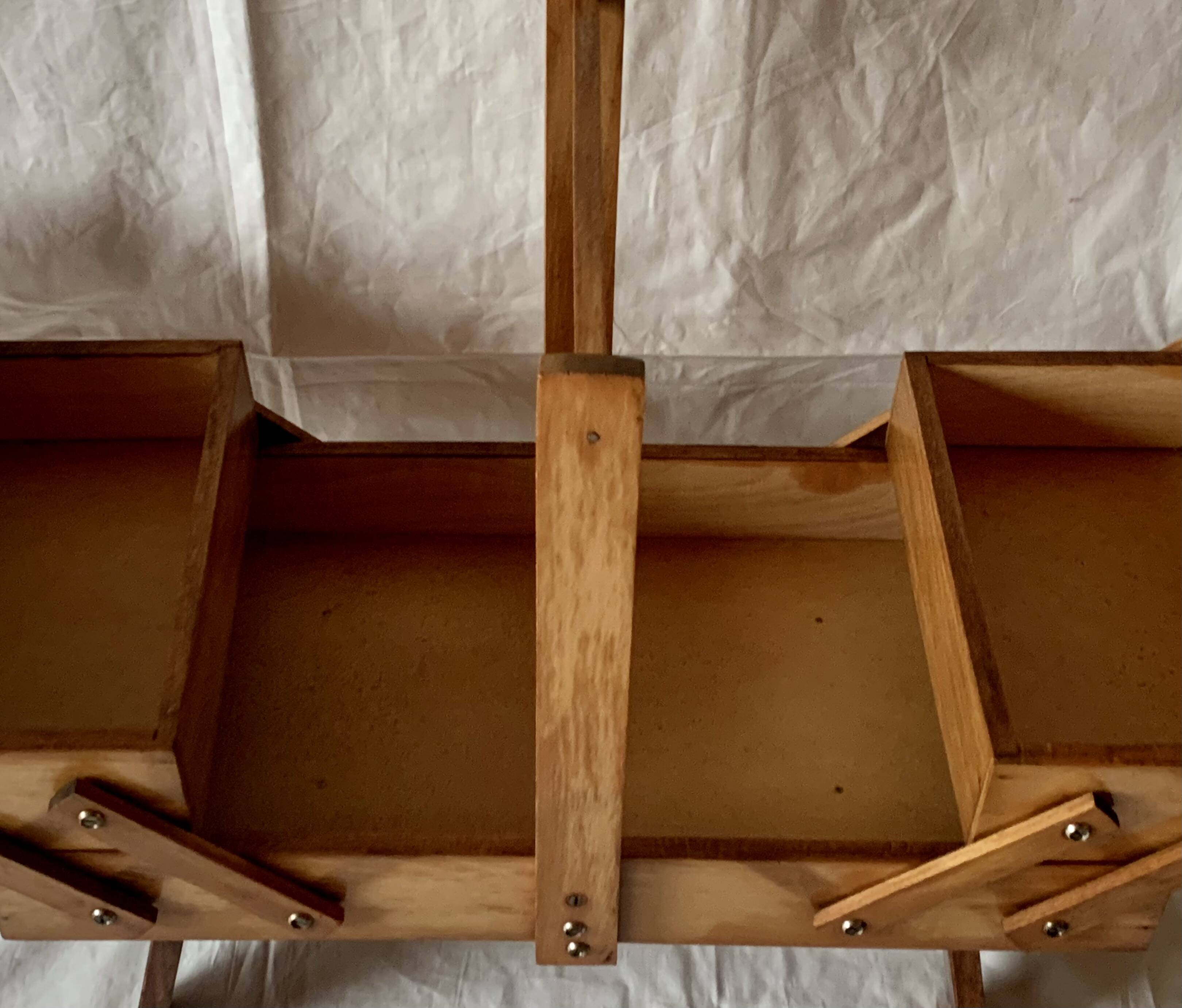 Worker - sewing box on vintage wooden legs - 3 floors
