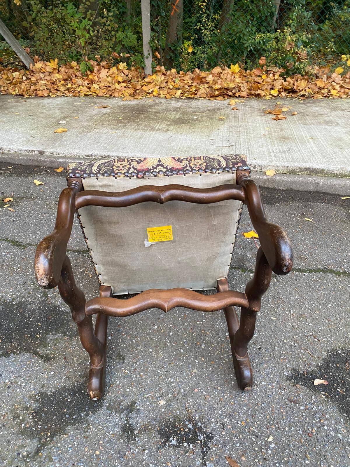 Vintage Louis XIII chair in solid wood and ecru fabric