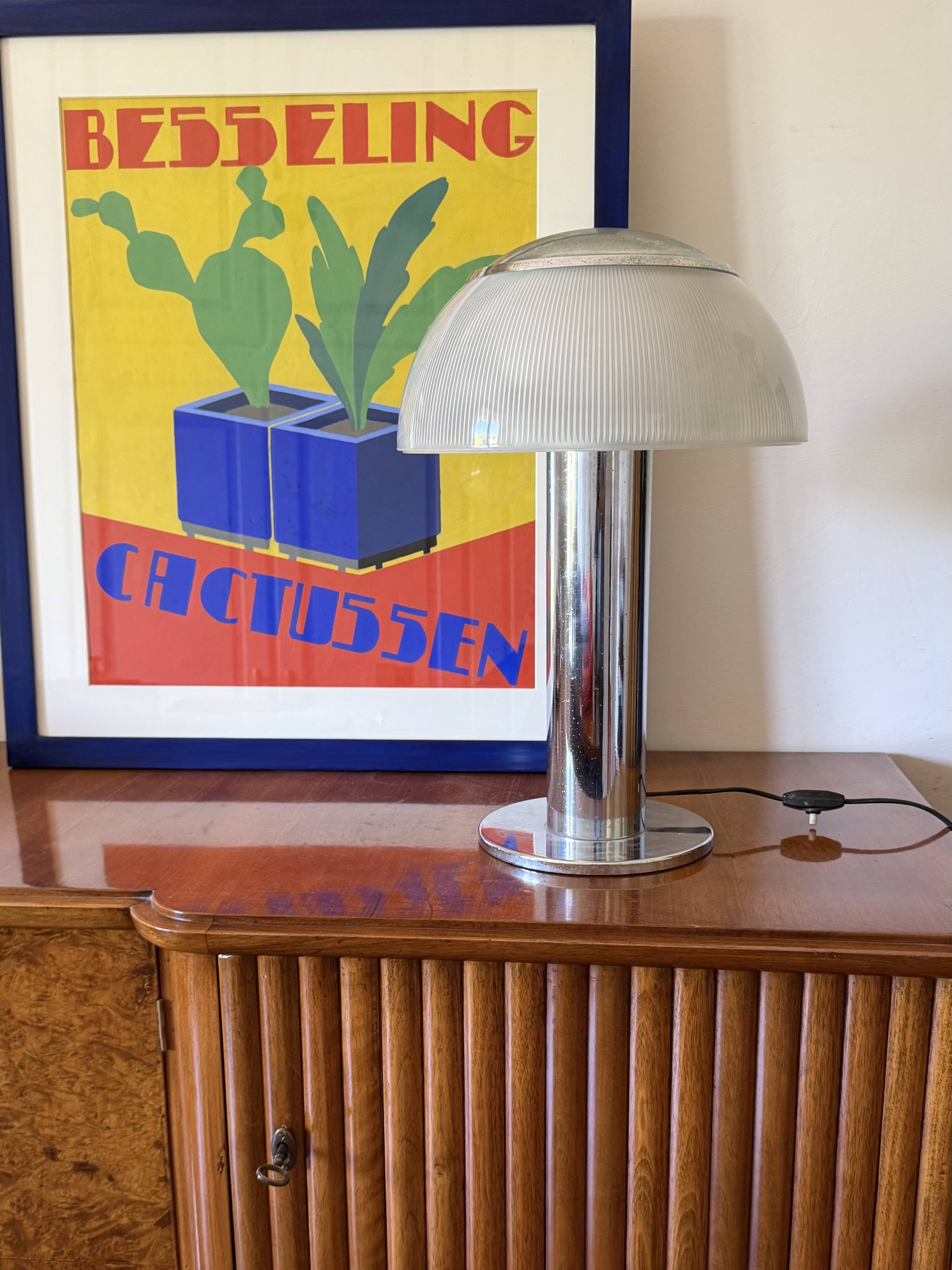Mid-century modern mushroom table lamp, Italy 1960s