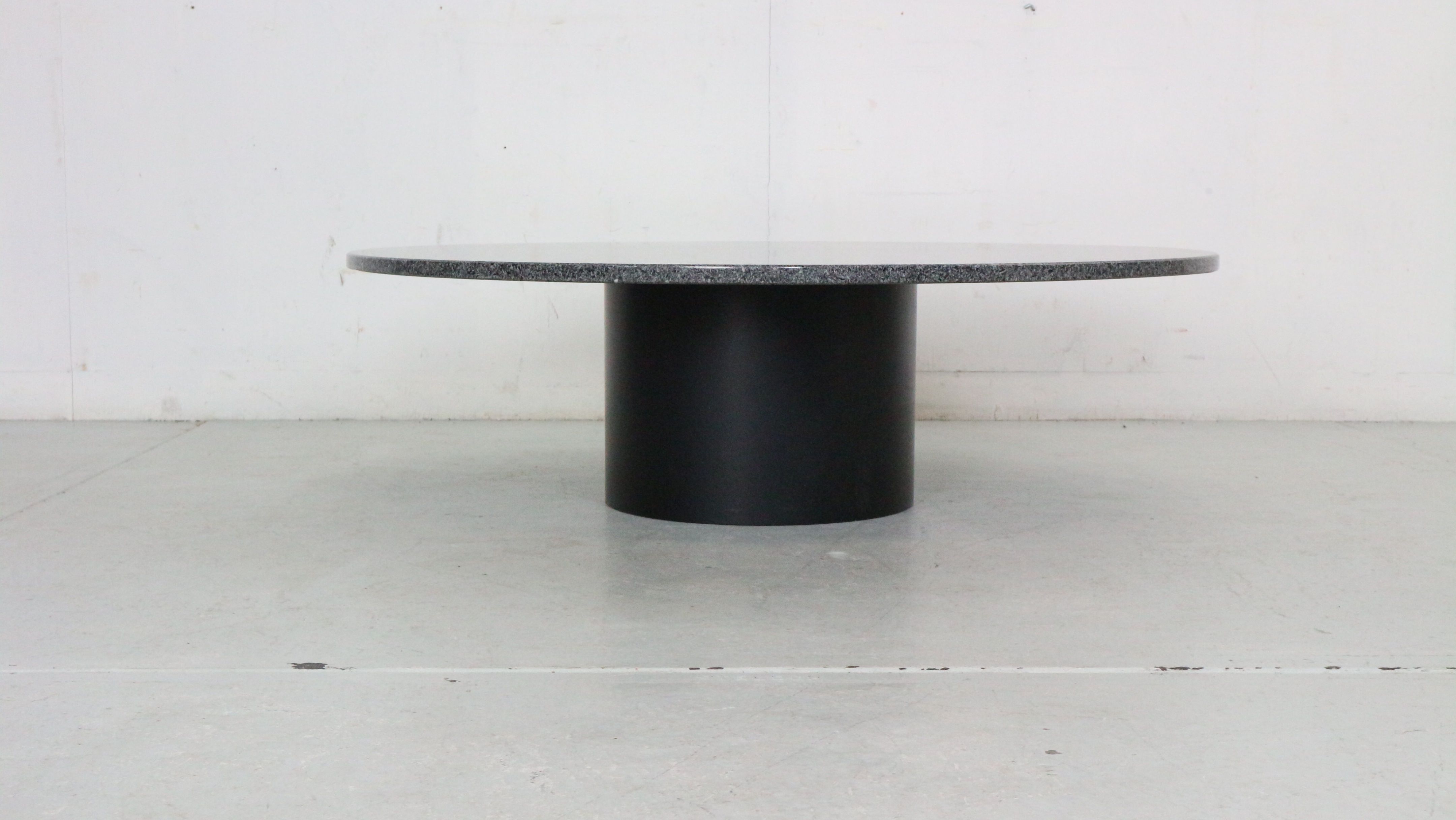 Mid-century  granite stone round coffee table, 1970's italy