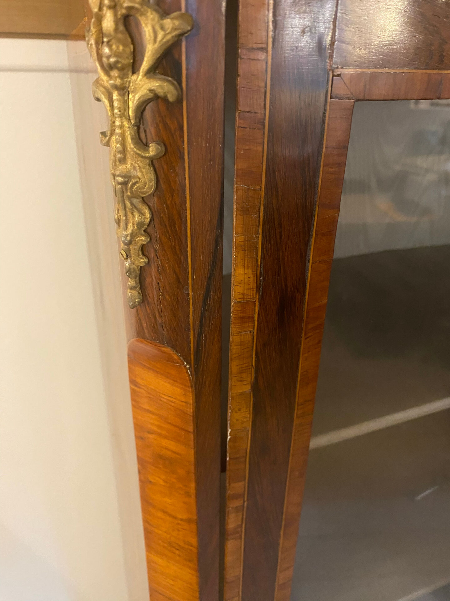 Napoleon III display cabinet in Louis XV style