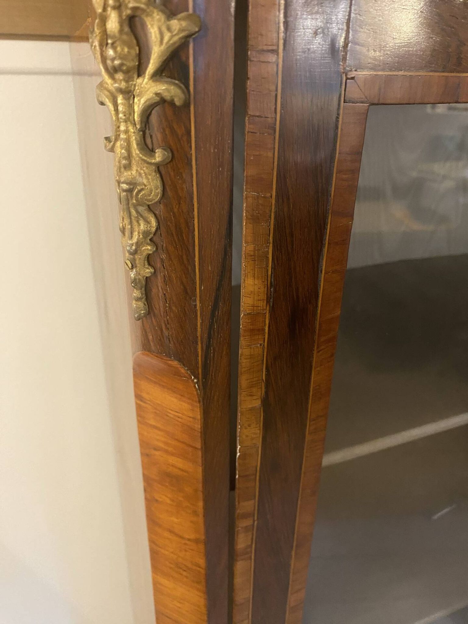 Napoleon III display cabinet in Louis XV style
