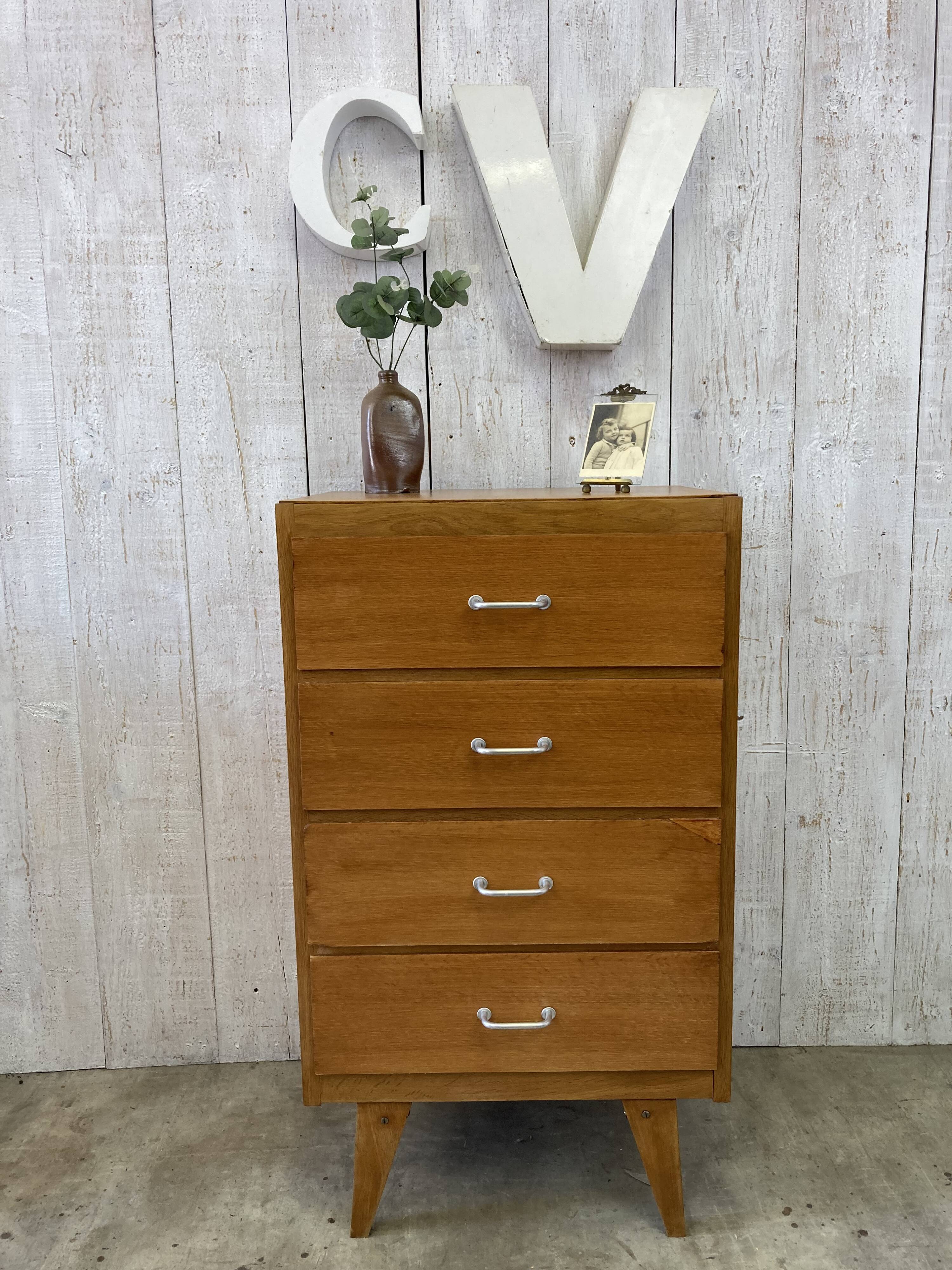 Chiffonier with compass feet